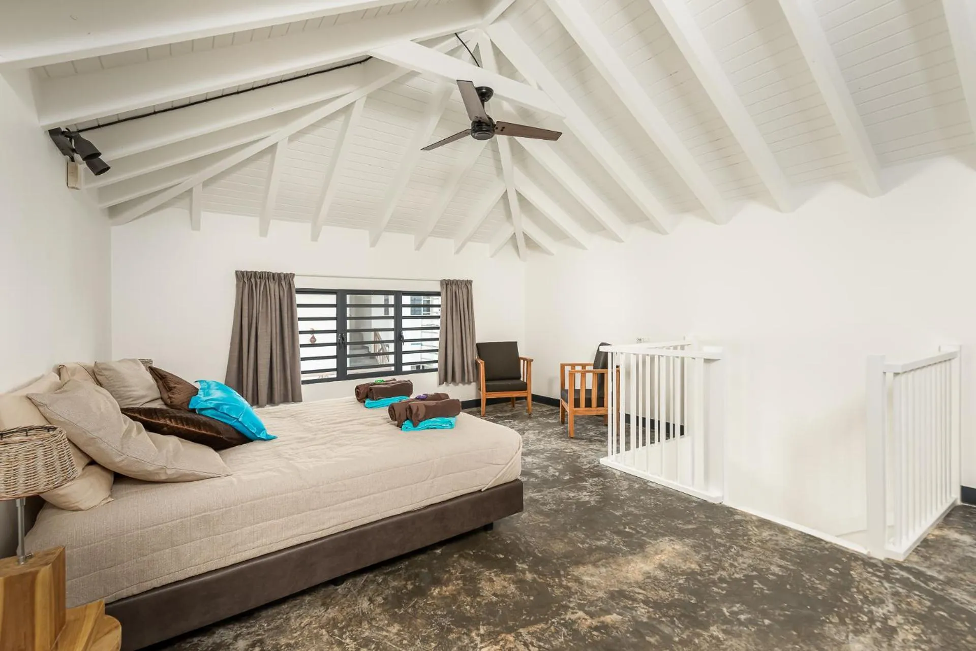 Photo of the whole room, Bed in Bloozz resort Bonaire