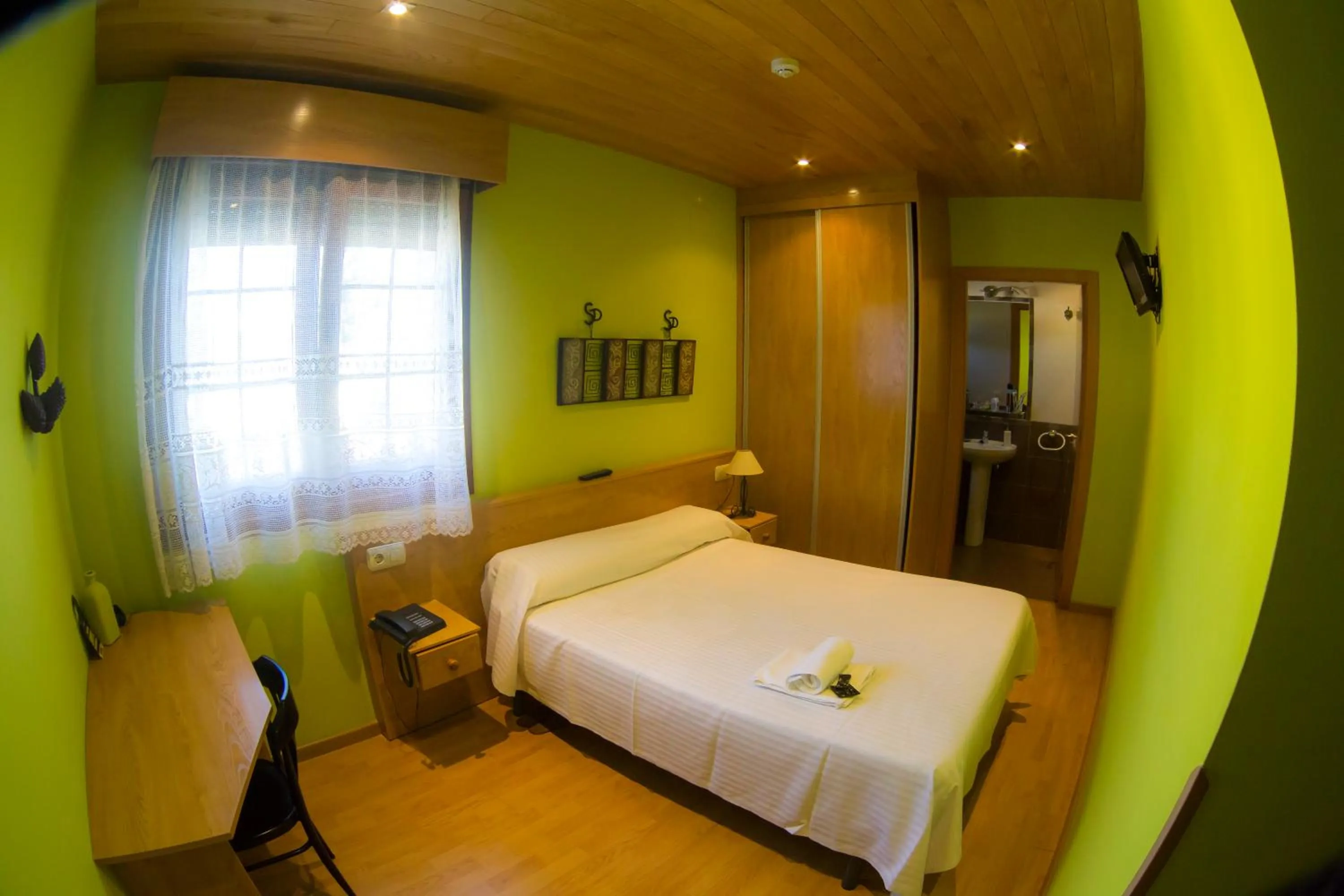 Photo of the whole room, Bed in Hotel el Horreo de Avilés