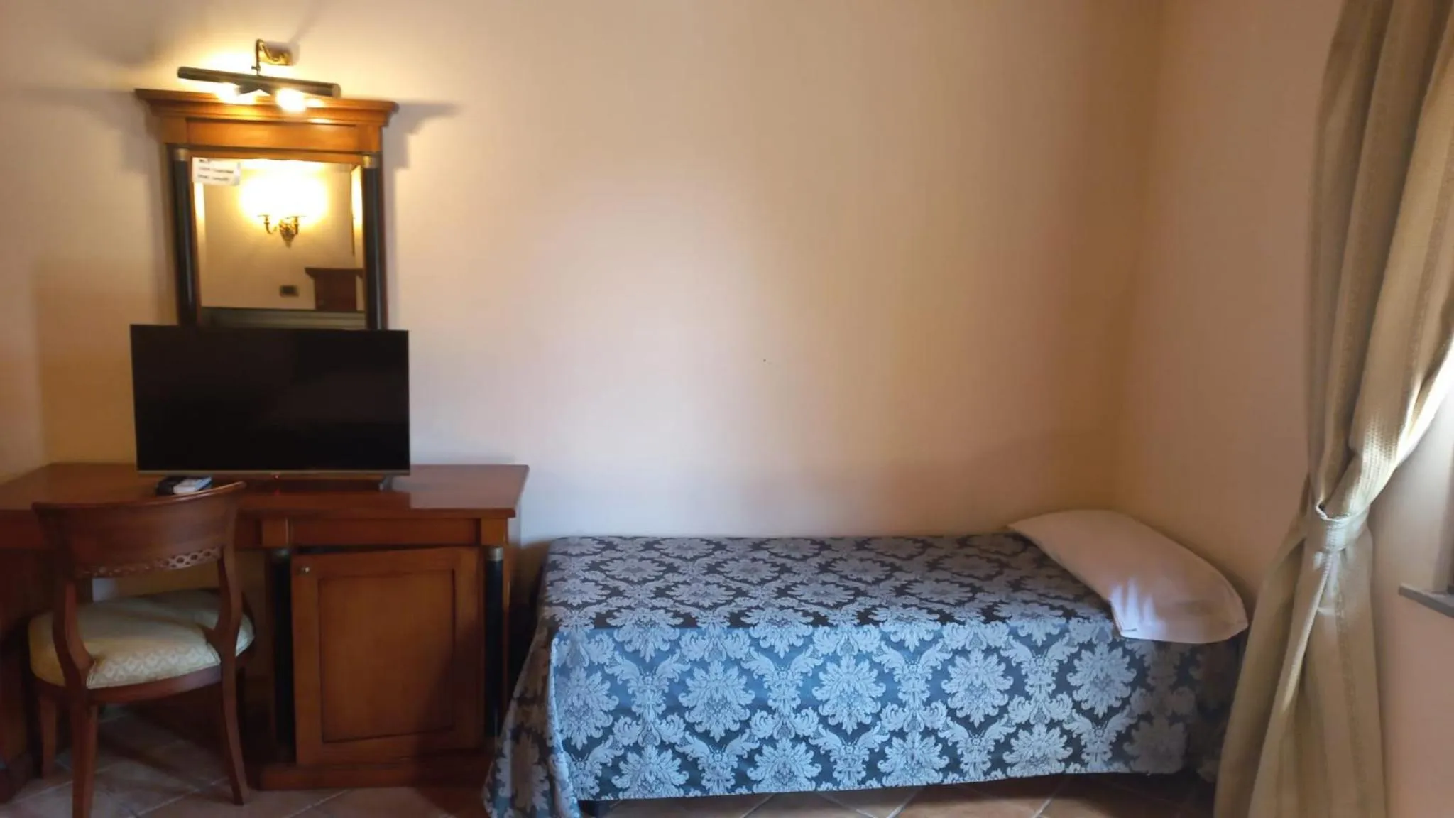 Bed in Hotel Quadrifoglio Roma Eur