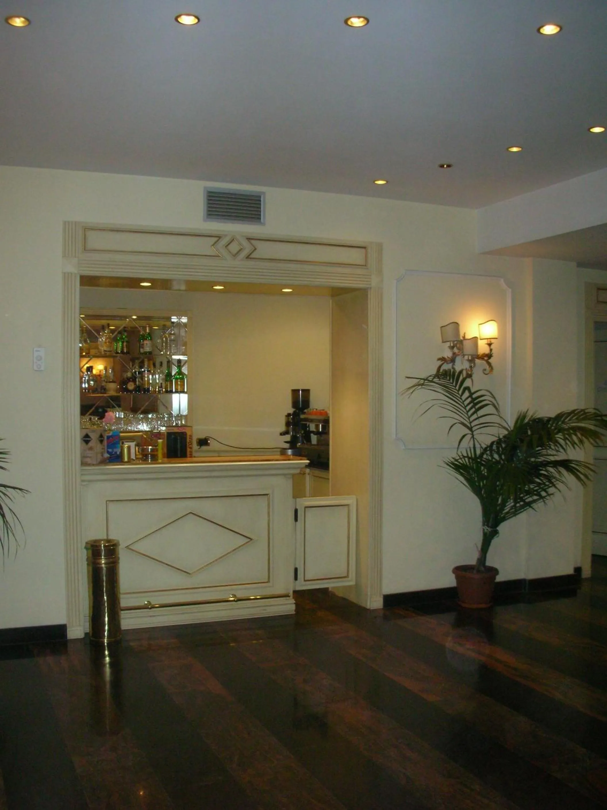Lounge or bar in Hotel Quadrifoglio Roma Eur