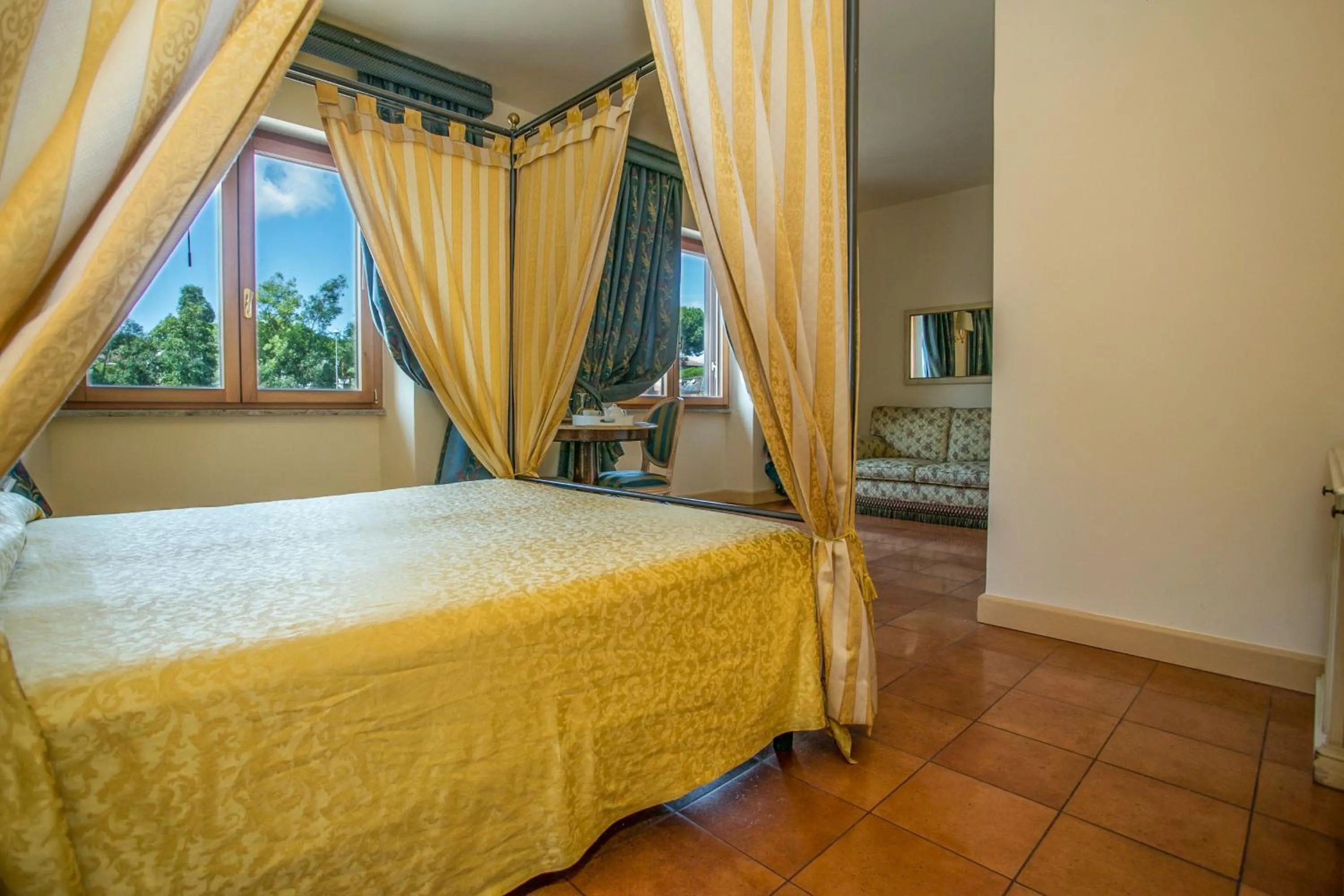 Bed in Hotel Quadrifoglio Roma Eur