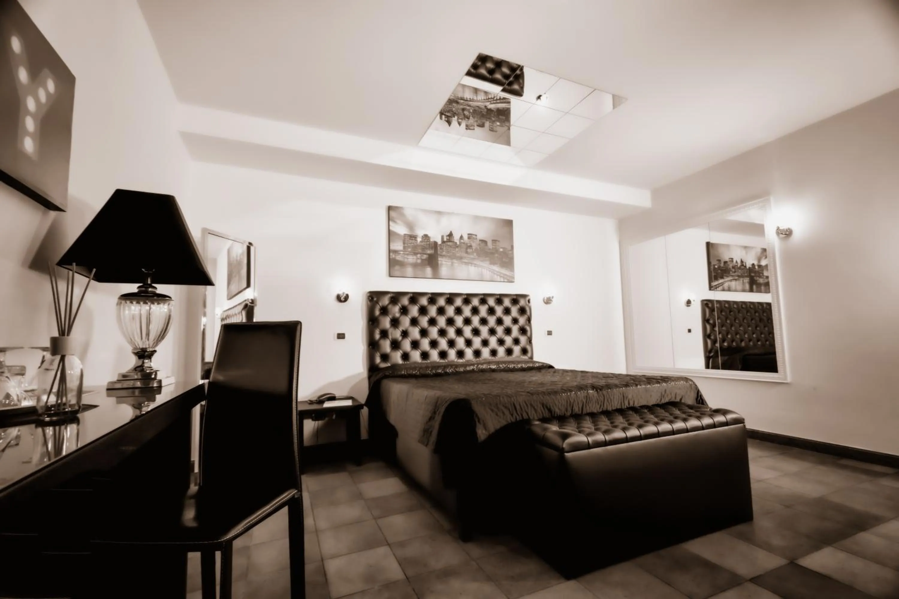 Photo of the whole room in Hotel Quadrifoglio Roma Eur