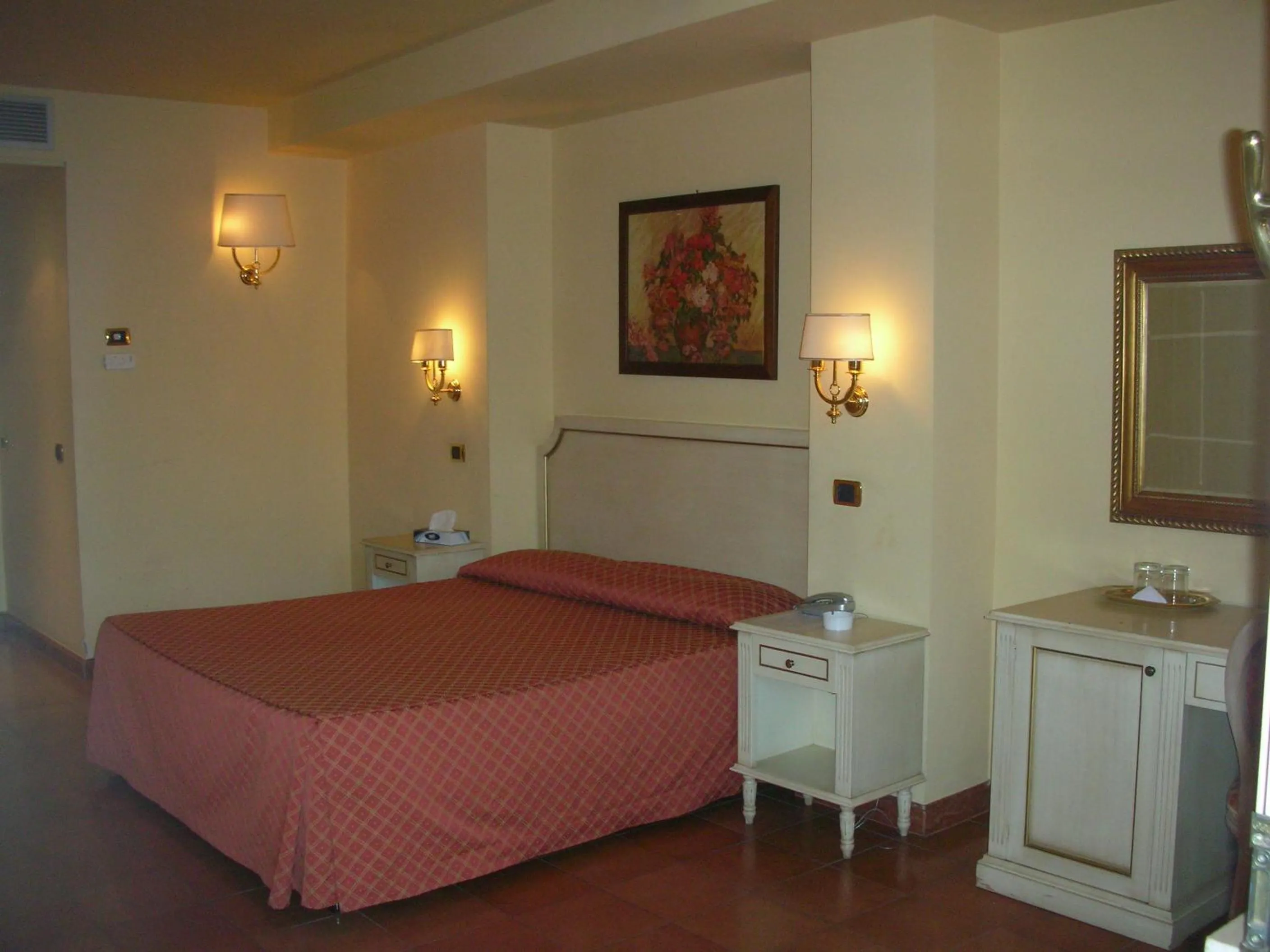 Photo of the whole room, Bed in Hotel Quadrifoglio Roma Eur