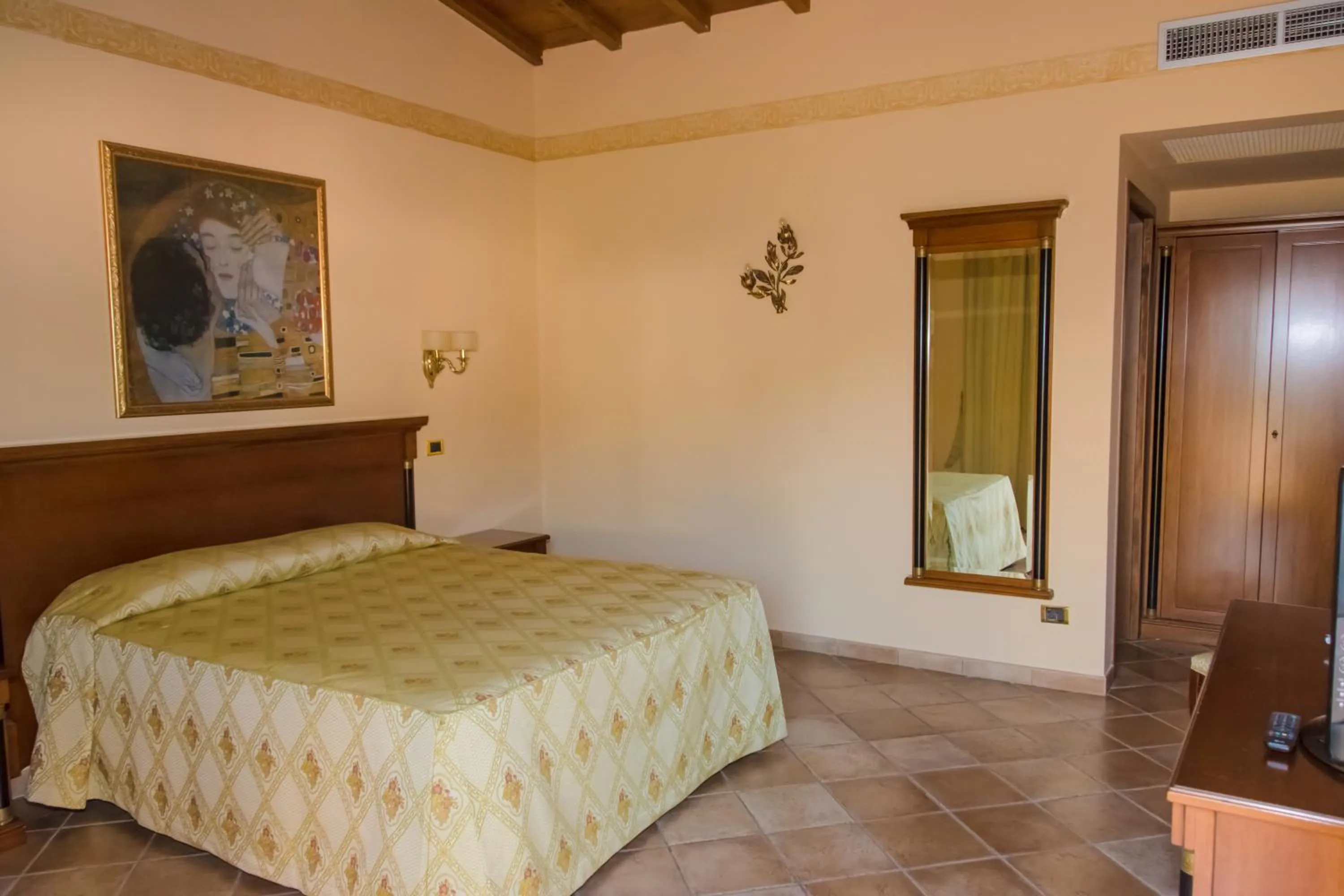 Bed in Hotel Quadrifoglio Roma Eur