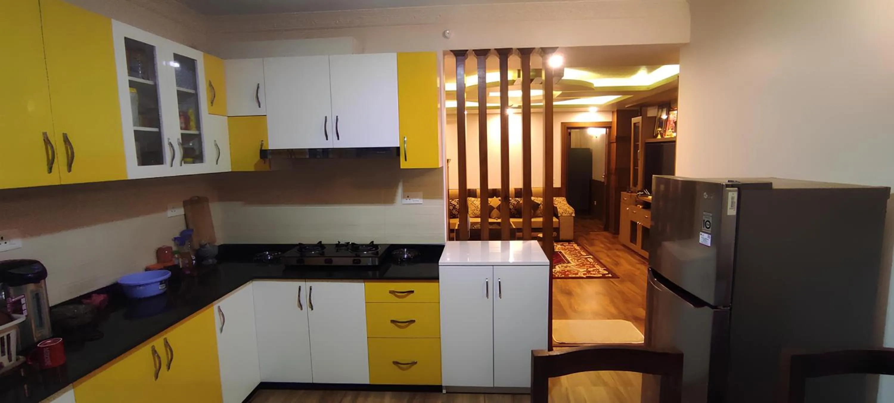 Kitchen or kitchenette in Raniban Suites - Apartment Home