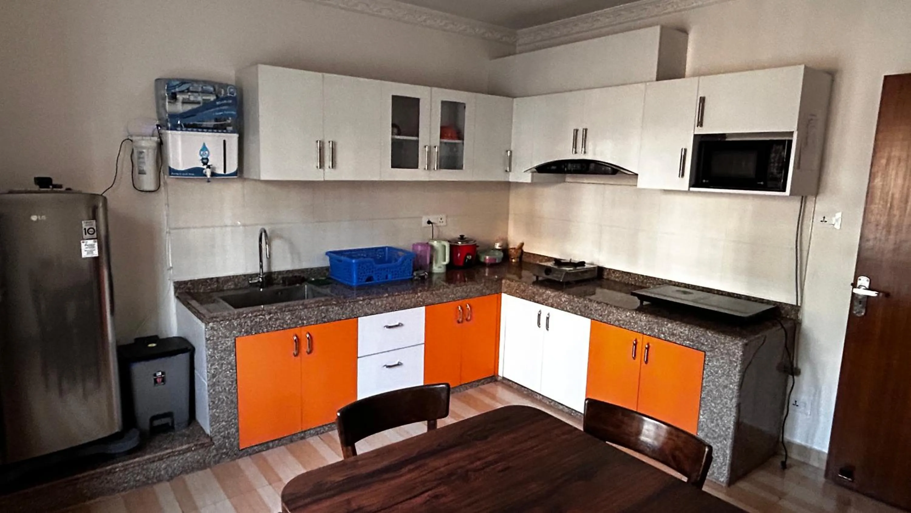 Kitchen or kitchenette in Raniban Suites - Apartment Home