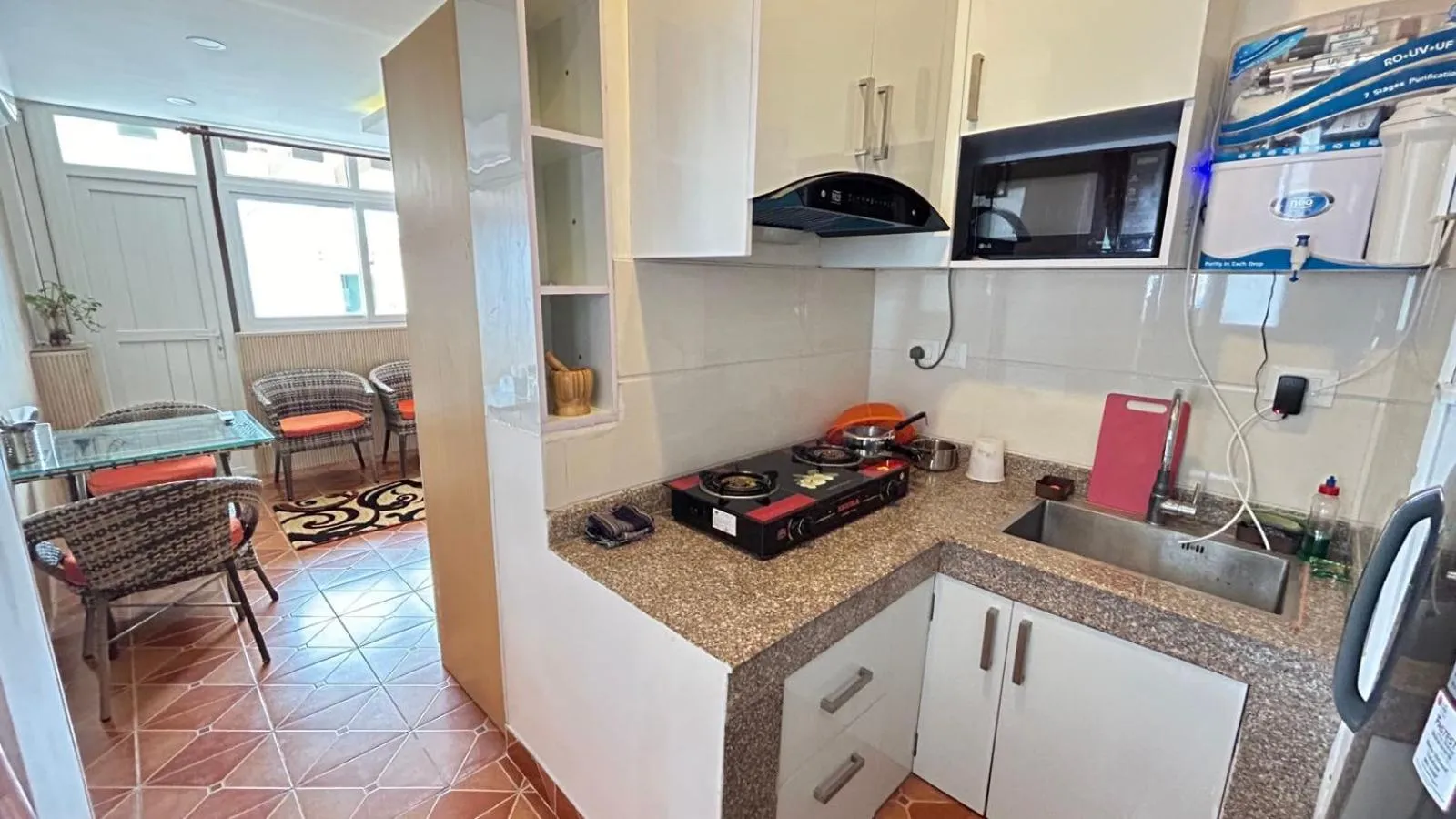 Kitchen or kitchenette in Raniban Suites - Apartment Home