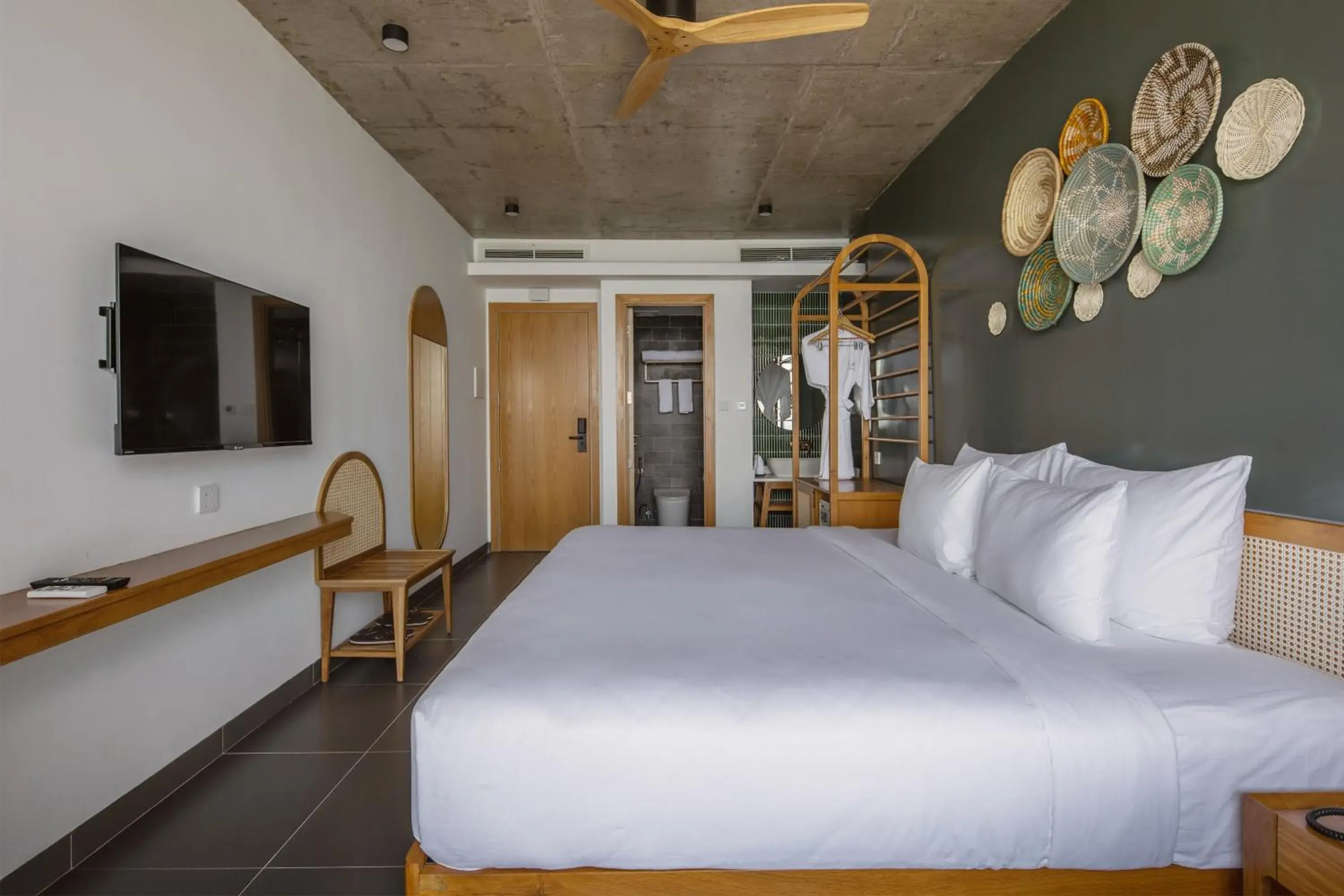 Deluxe Double or Twin Room with Ocean View in Leaf Beachfront Hotel Da Nang Deluxe Double or Twin Room with Ocean View in Leaf Beachfront Hotel Da Nang