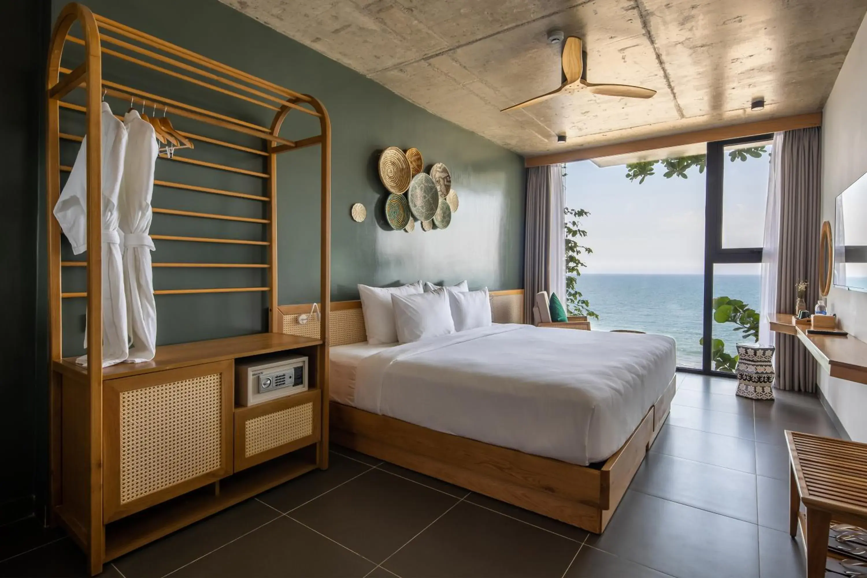 Suite with Sea View in Leaf Beachfront Hotel Da Nang Suite with Sea View in Leaf Beachfront Hotel Da Nang