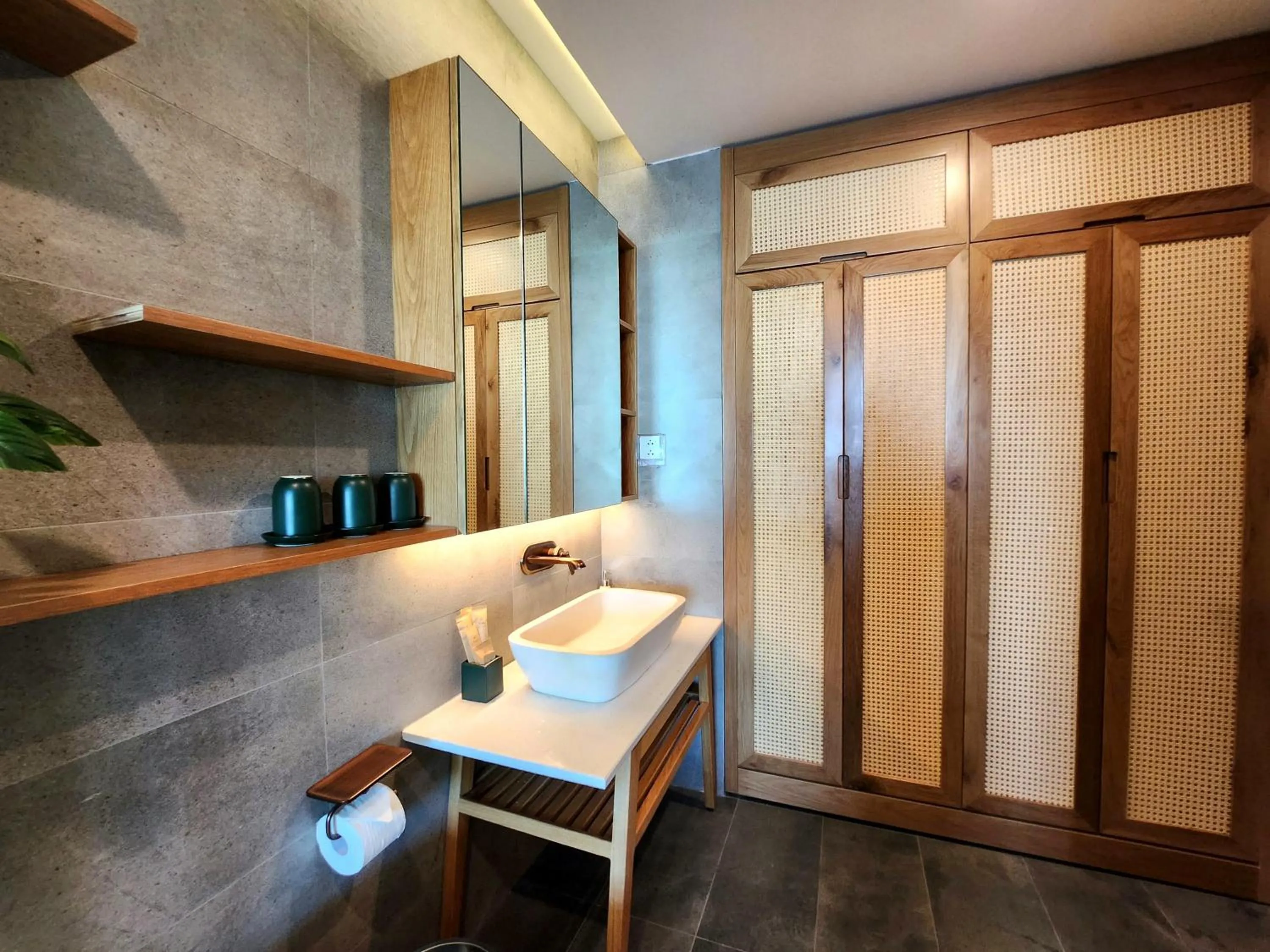 Apartment 3 Bedrooms Ocean View in Leaf Beachfront Hotel Da Nang