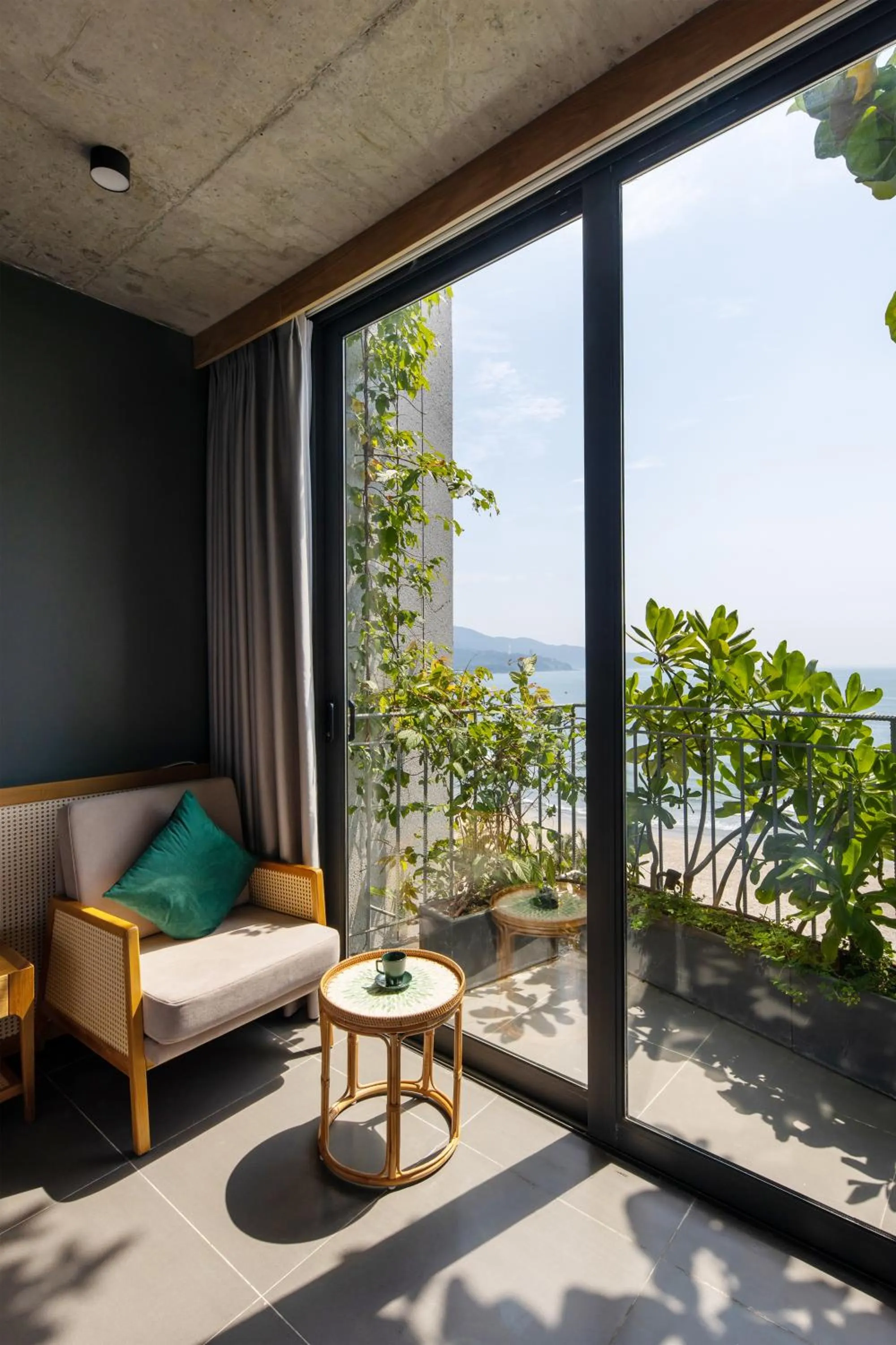 Leaf Beachfront Hotel Da Nang