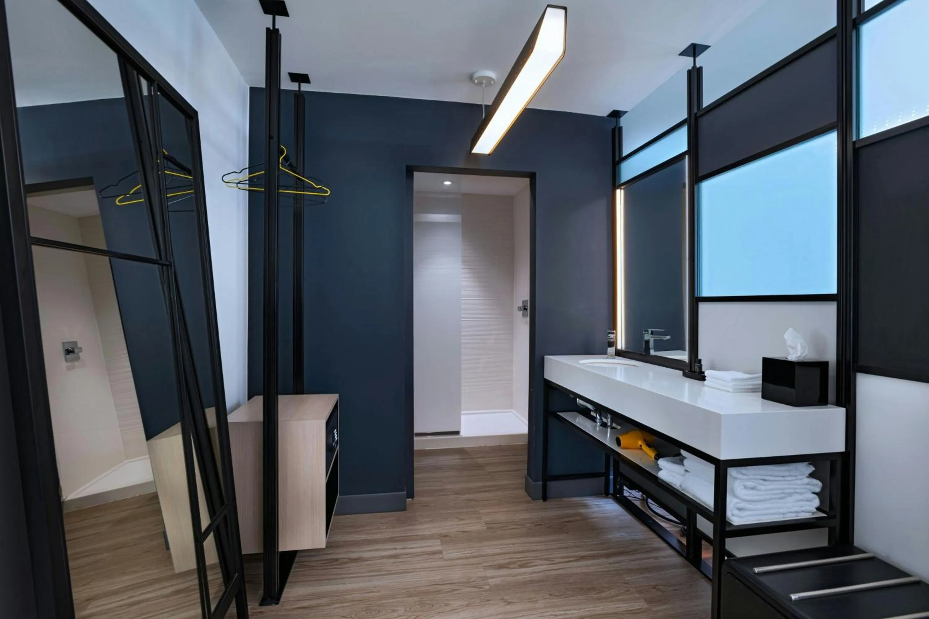 Bathroom, Bed in Aloft Austin Southwest