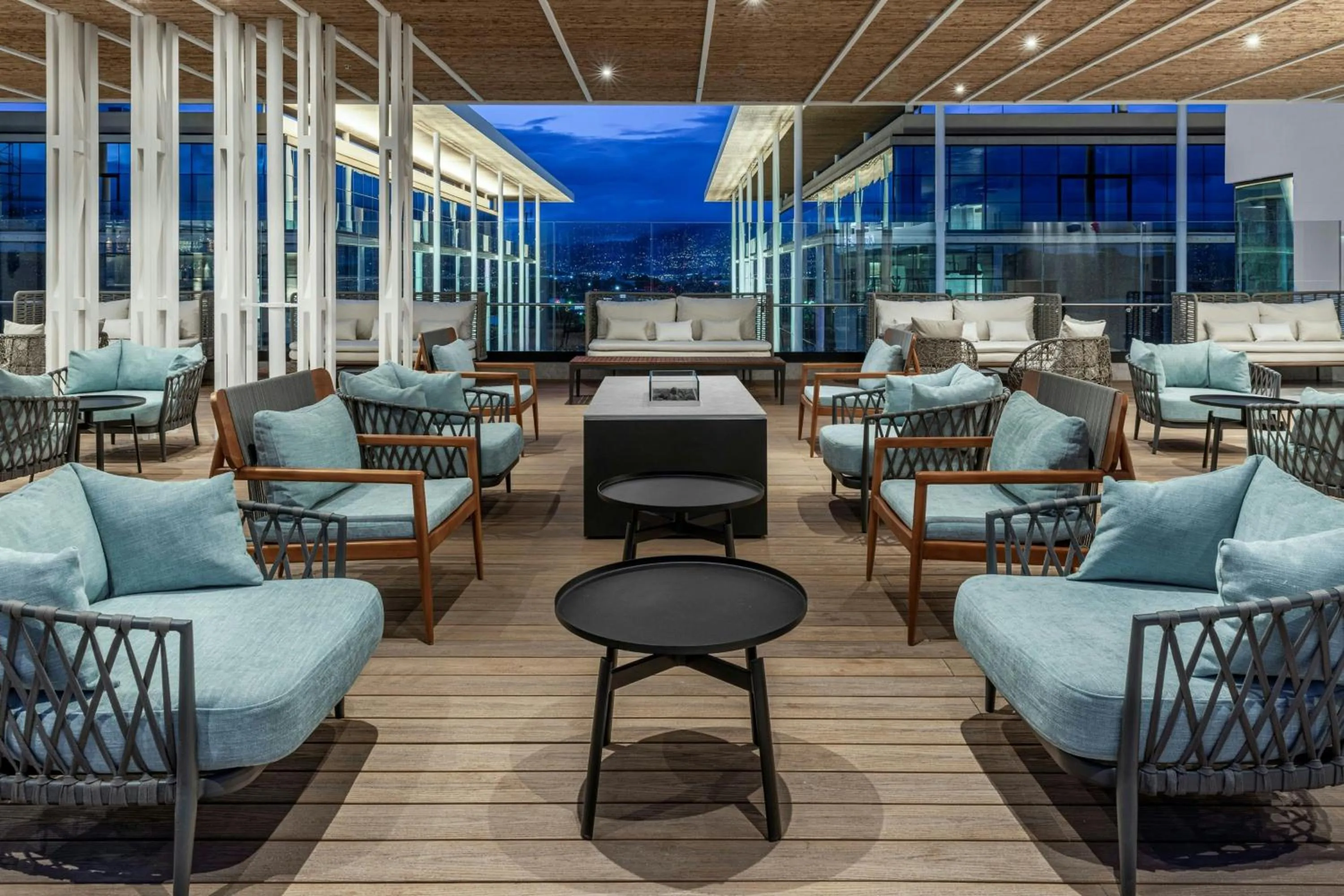 Restaurant/places to eat in AC Hotel San Jose Airport Belen