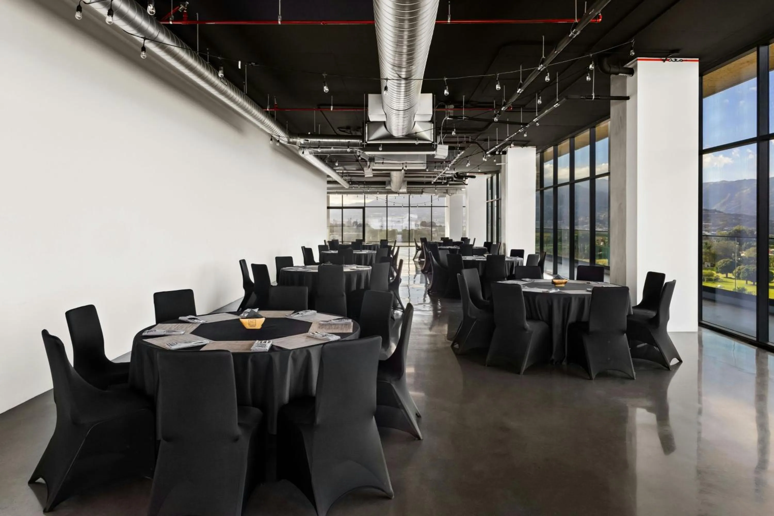 Meeting/conference room in AC Hotel San Jose Airport Belen