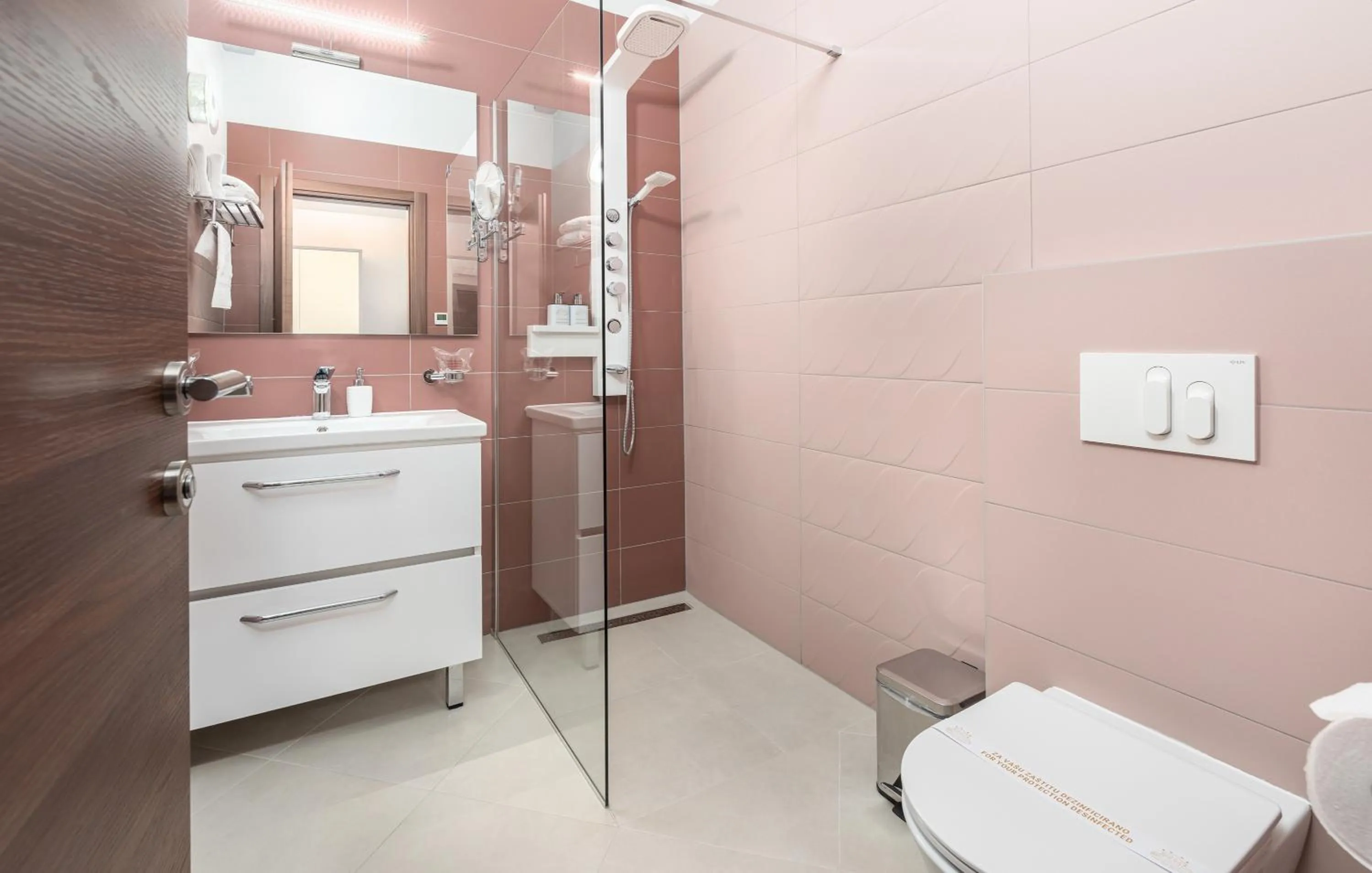 Shower in Hotel Dua Residence