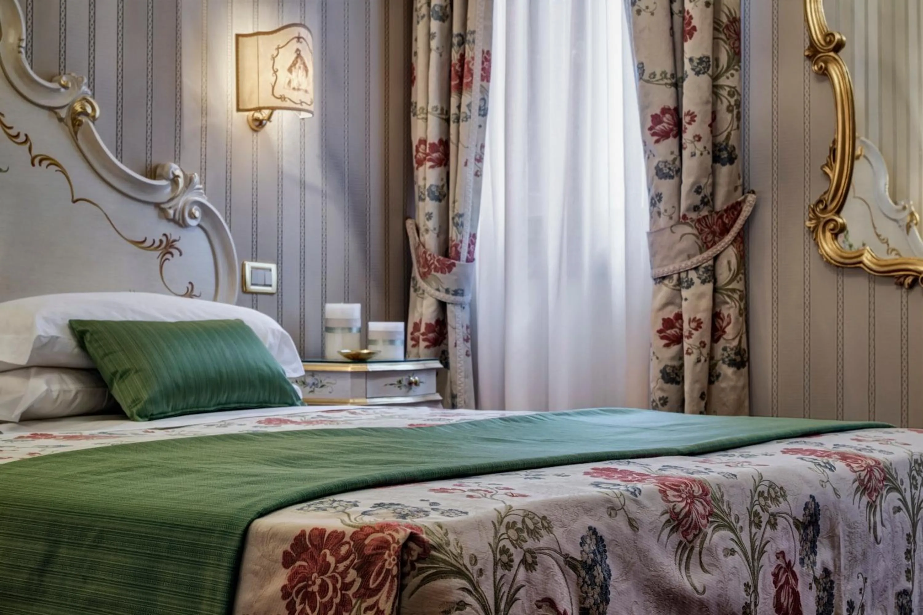 Bedroom, Bed in Antica Locanda al Gambero