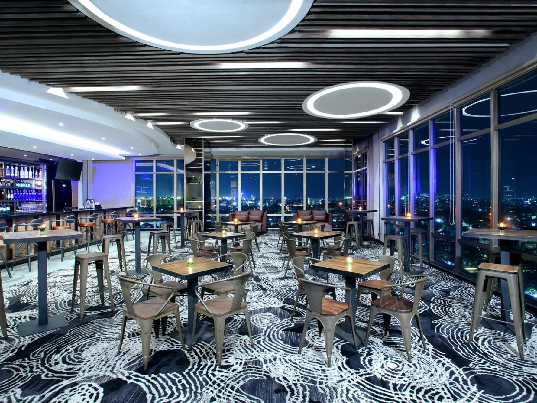 Lounge or bar in Platinum Hotel Tunjungan Surabaya