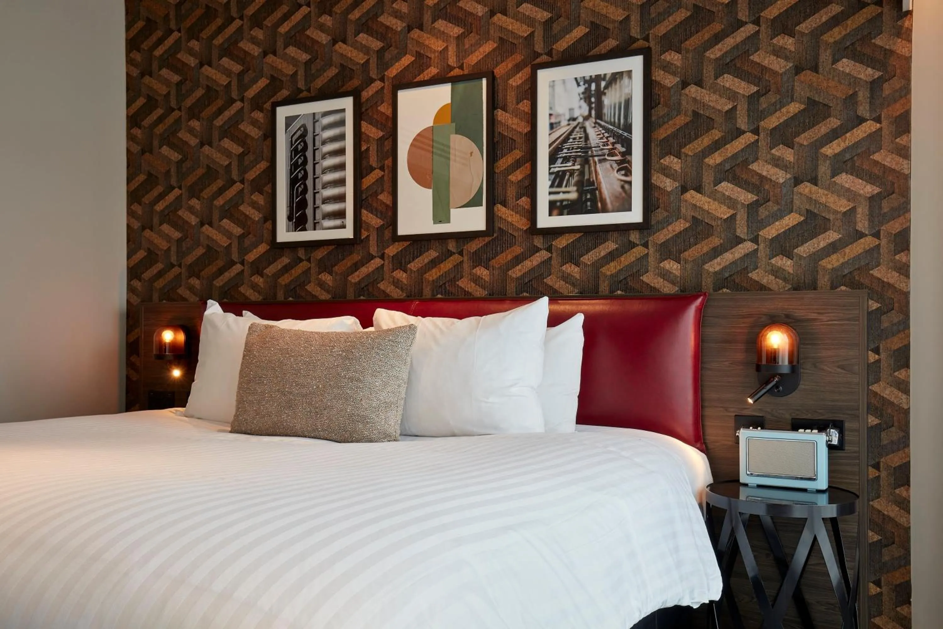 Photo of the whole room, Bed in voco Leicester by IHG