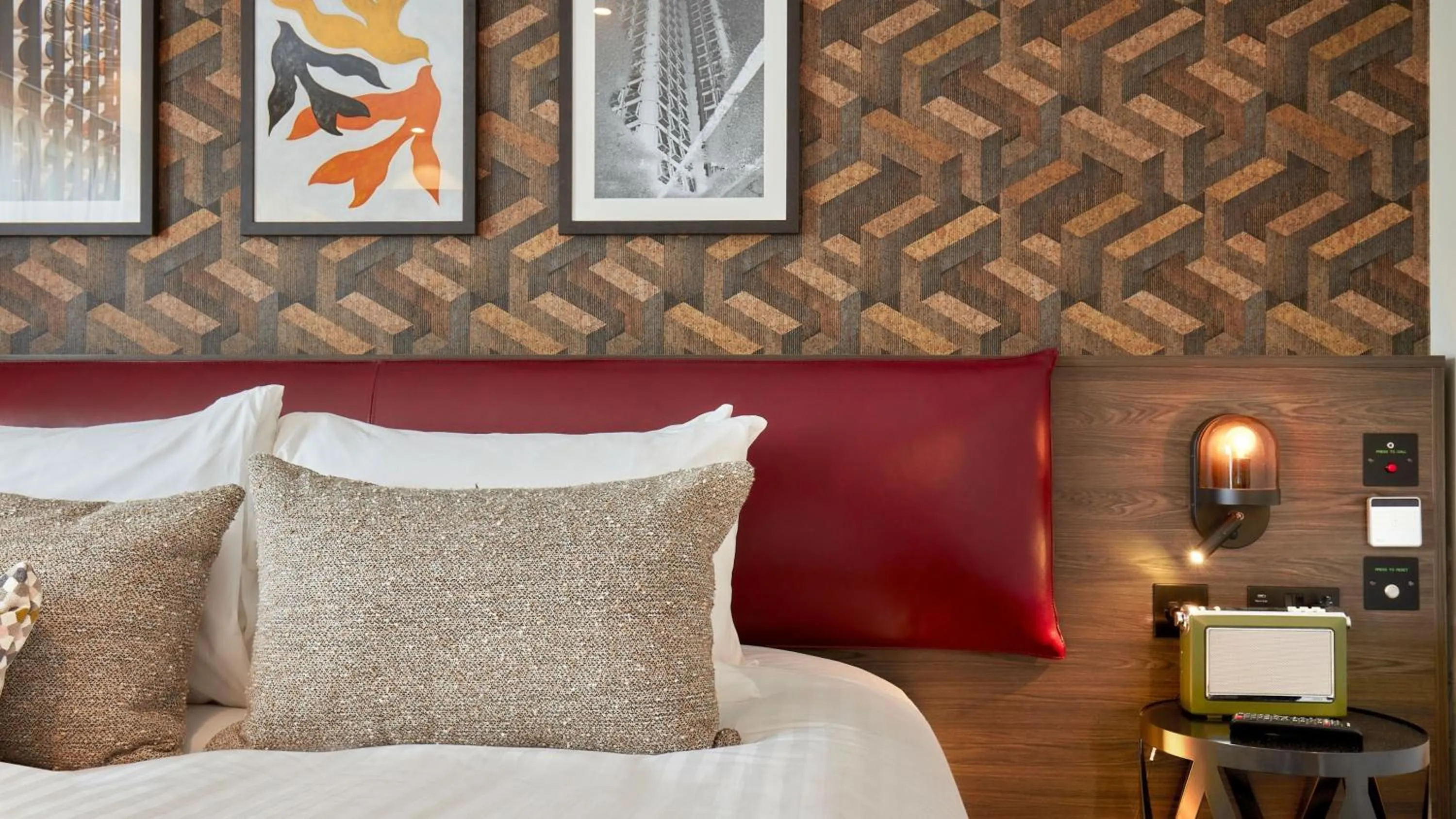 Photo of the whole room, Bed in voco Leicester by IHG