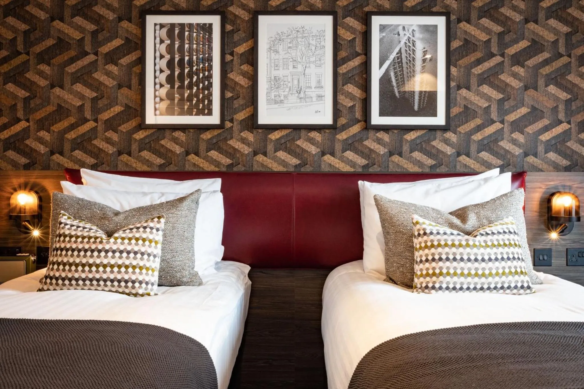 Photo of the whole room, Bed in voco Leicester by IHG