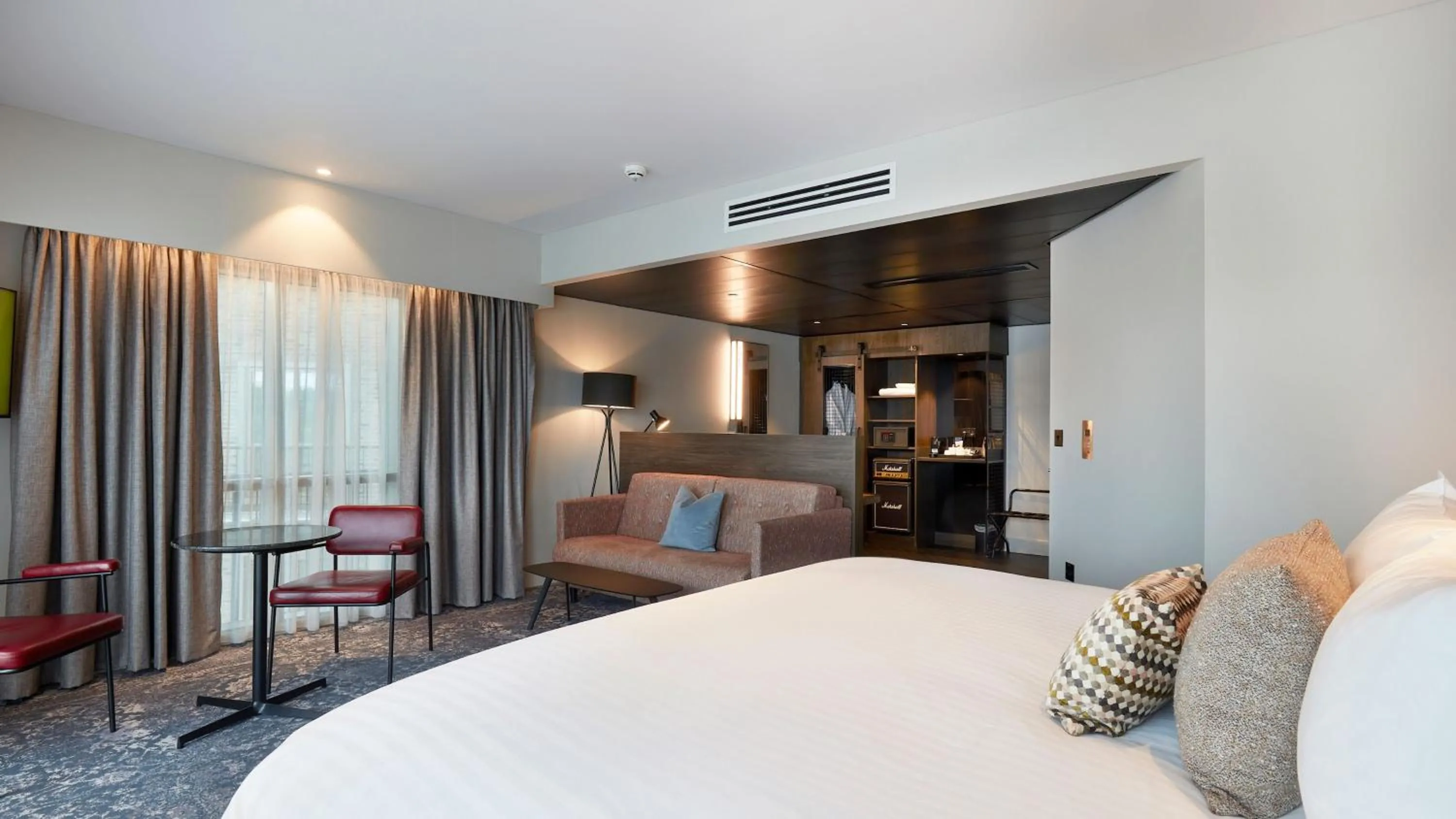 Photo of the whole room, Bed in voco Leicester by IHG