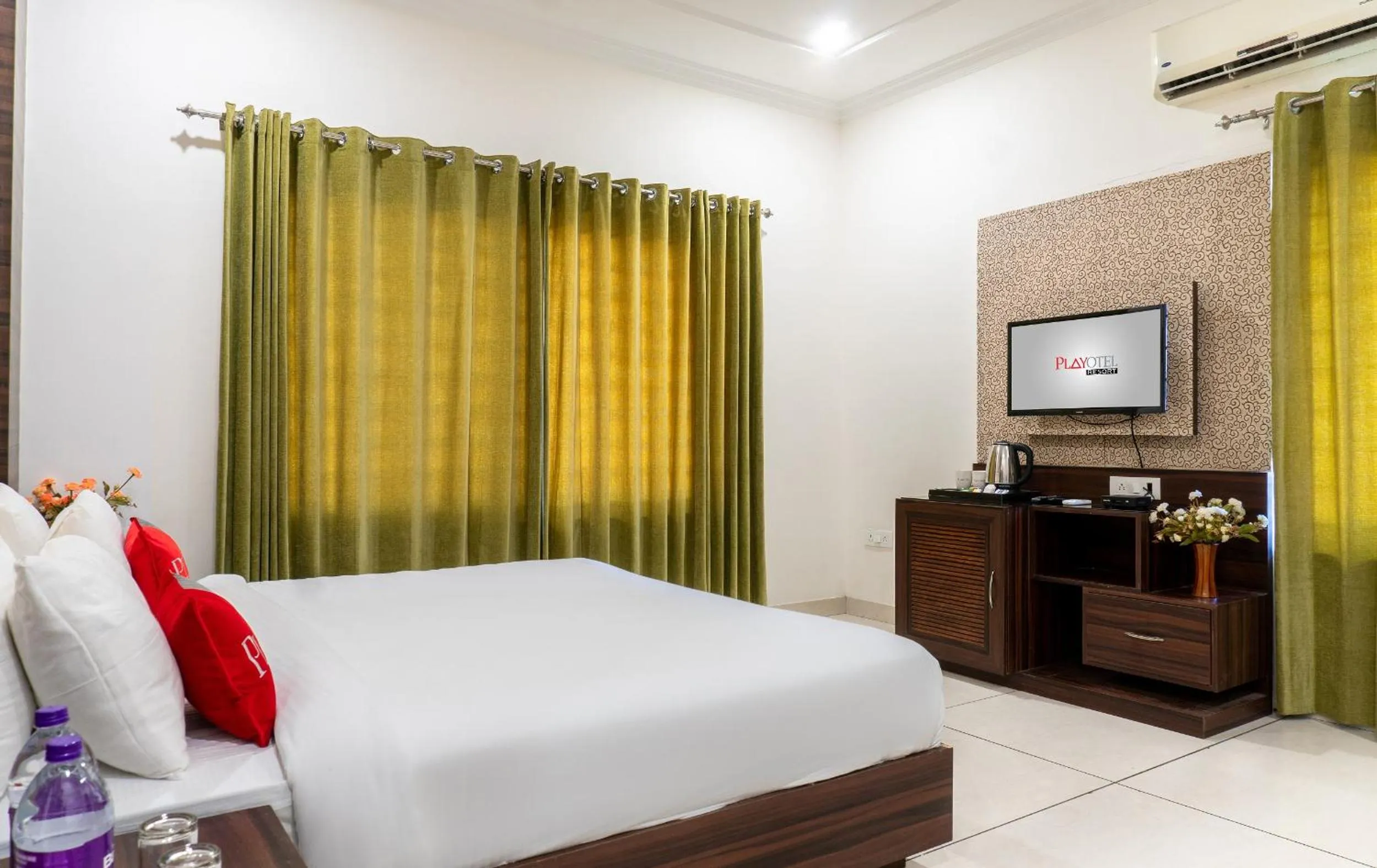 Bed in Playotel Resort Bhopal