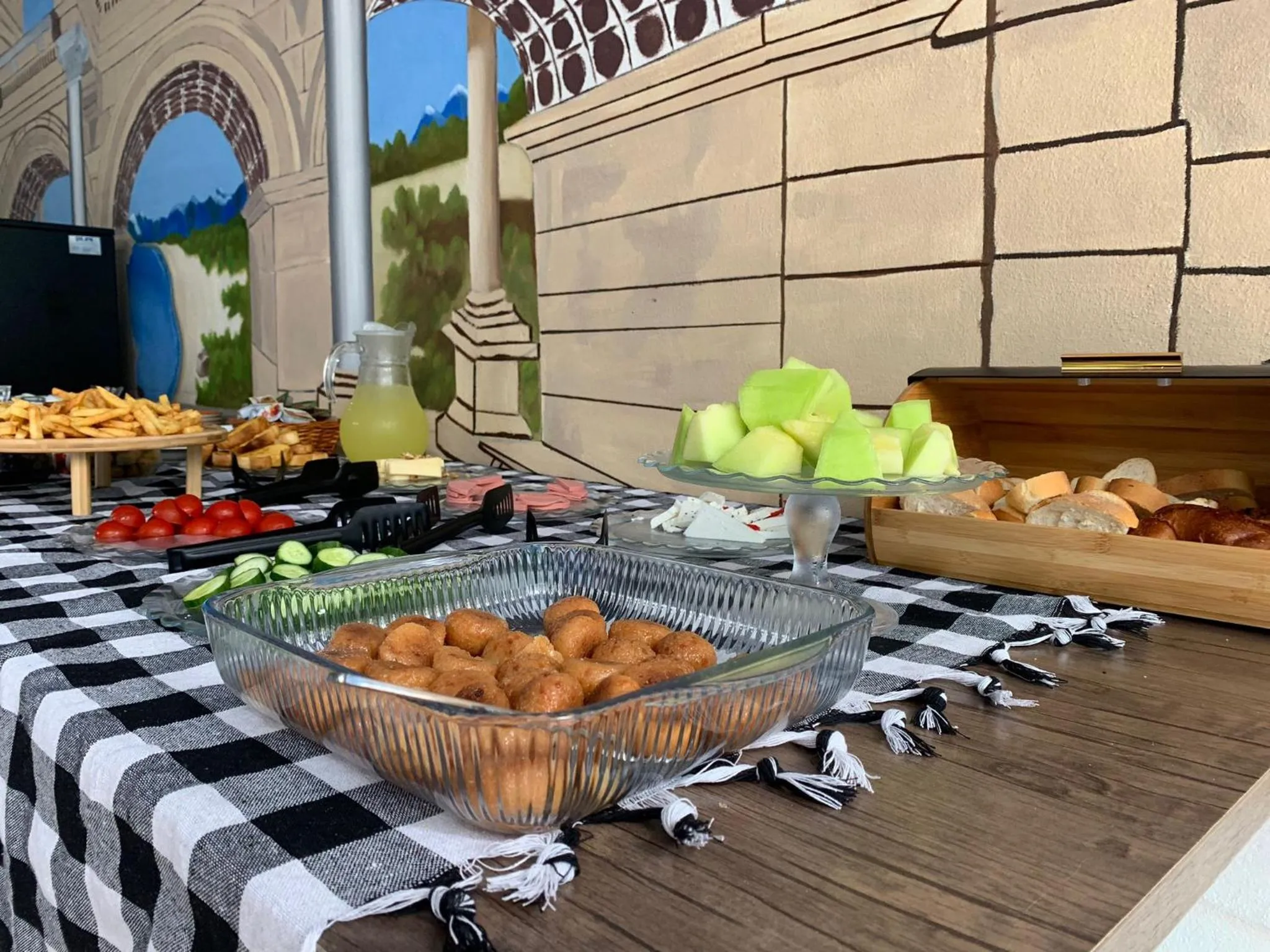 Food and drinks in City Moonlight Apart Hotel