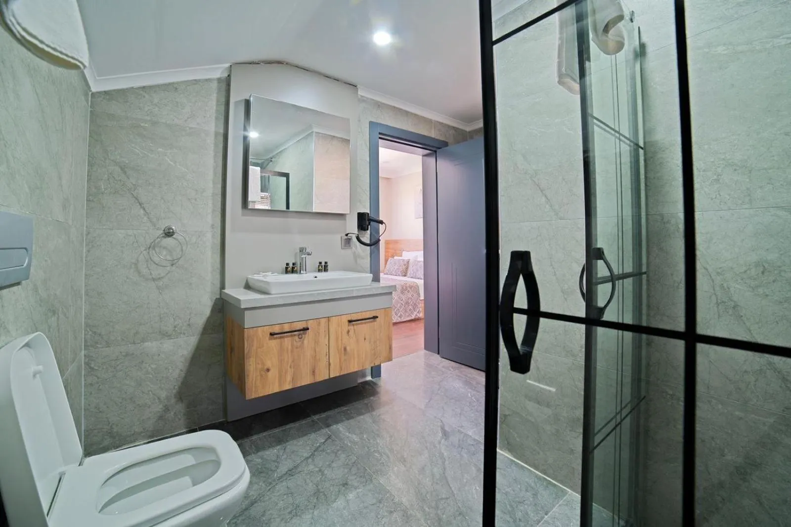 Shower in City Moonlight Apart Hotel