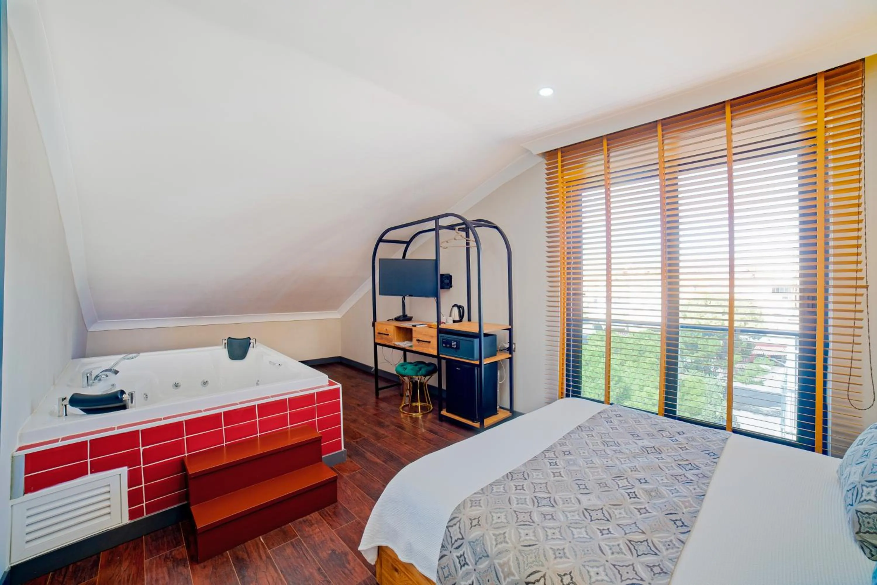 Bathroom, Bed in City Moonlight Apart Hotel