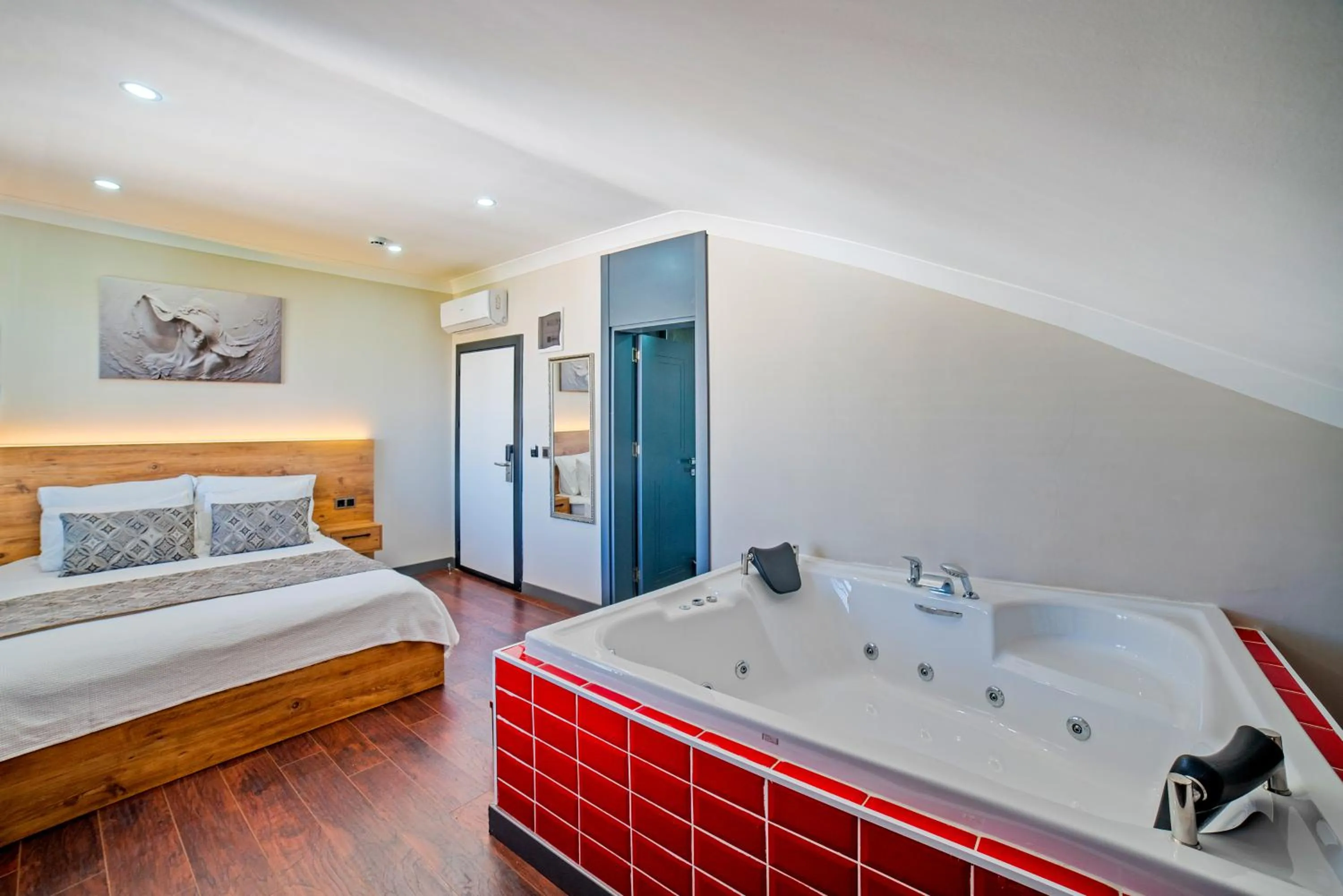 Bathroom, Bed in City Moonlight Apart Hotel