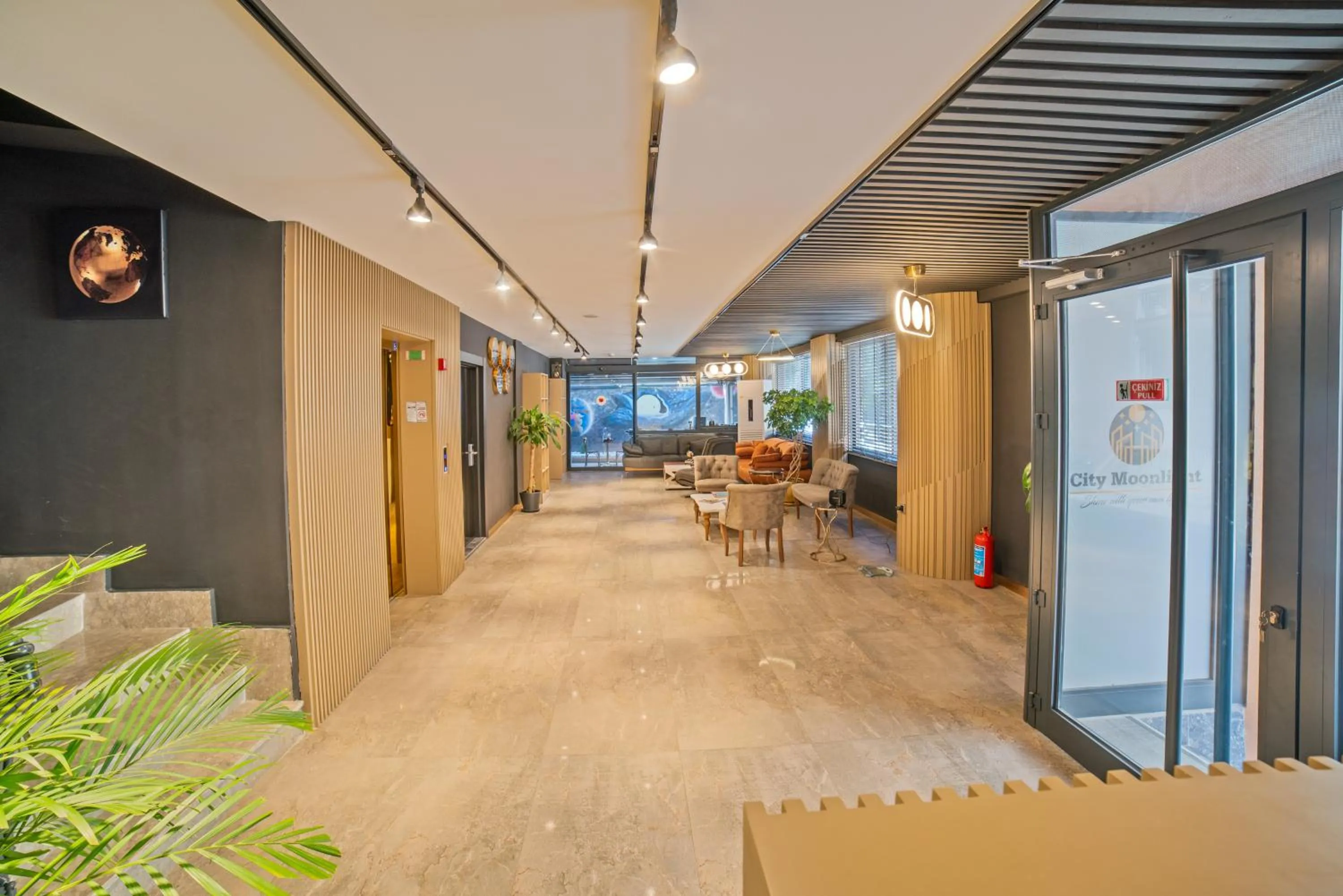 Seating area in City Moonlight Apart Hotel