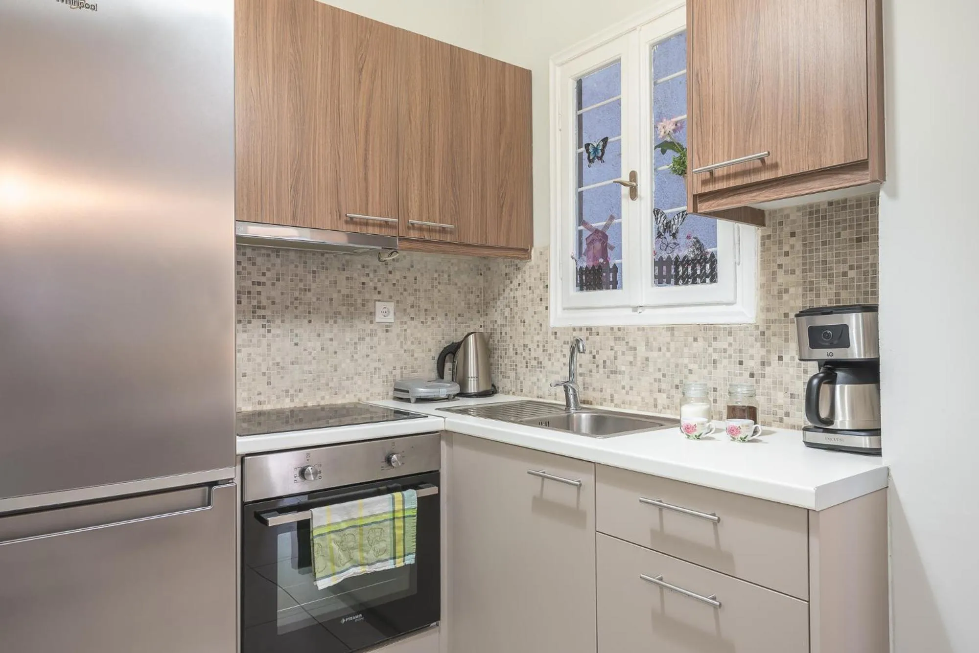 Kitchen or kitchenette in Erythros Boutique Suite By Cloudkeys