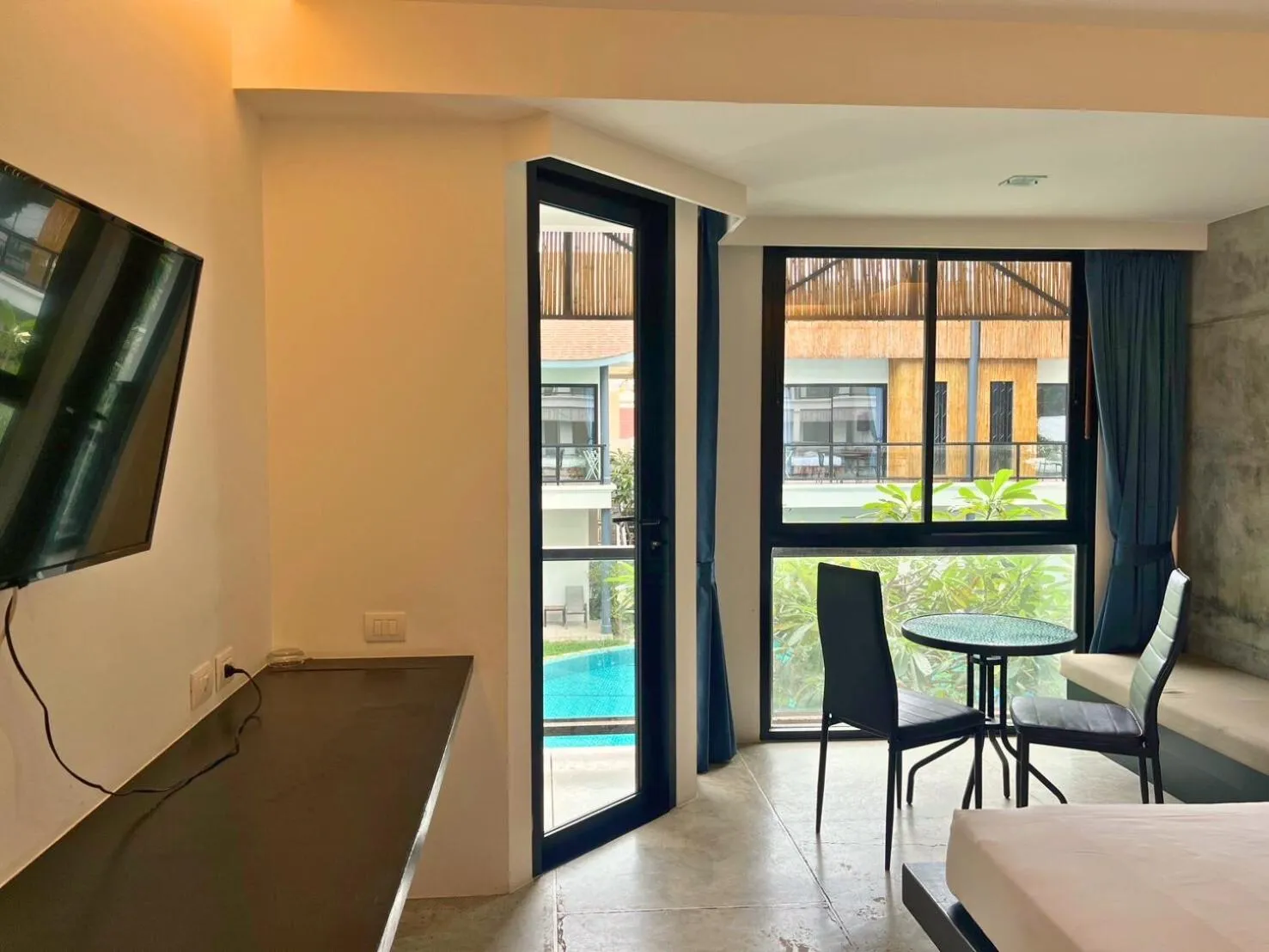 Property building, Bed in Z&Z Resort