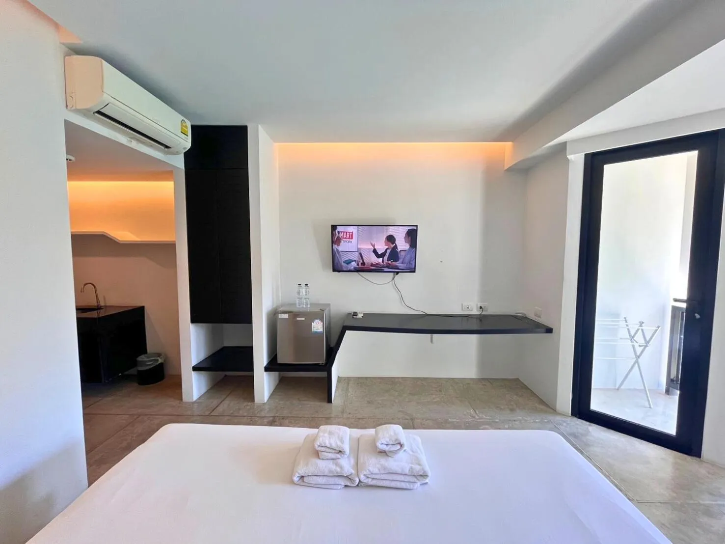 Property building, Bed in Z&Z Resort