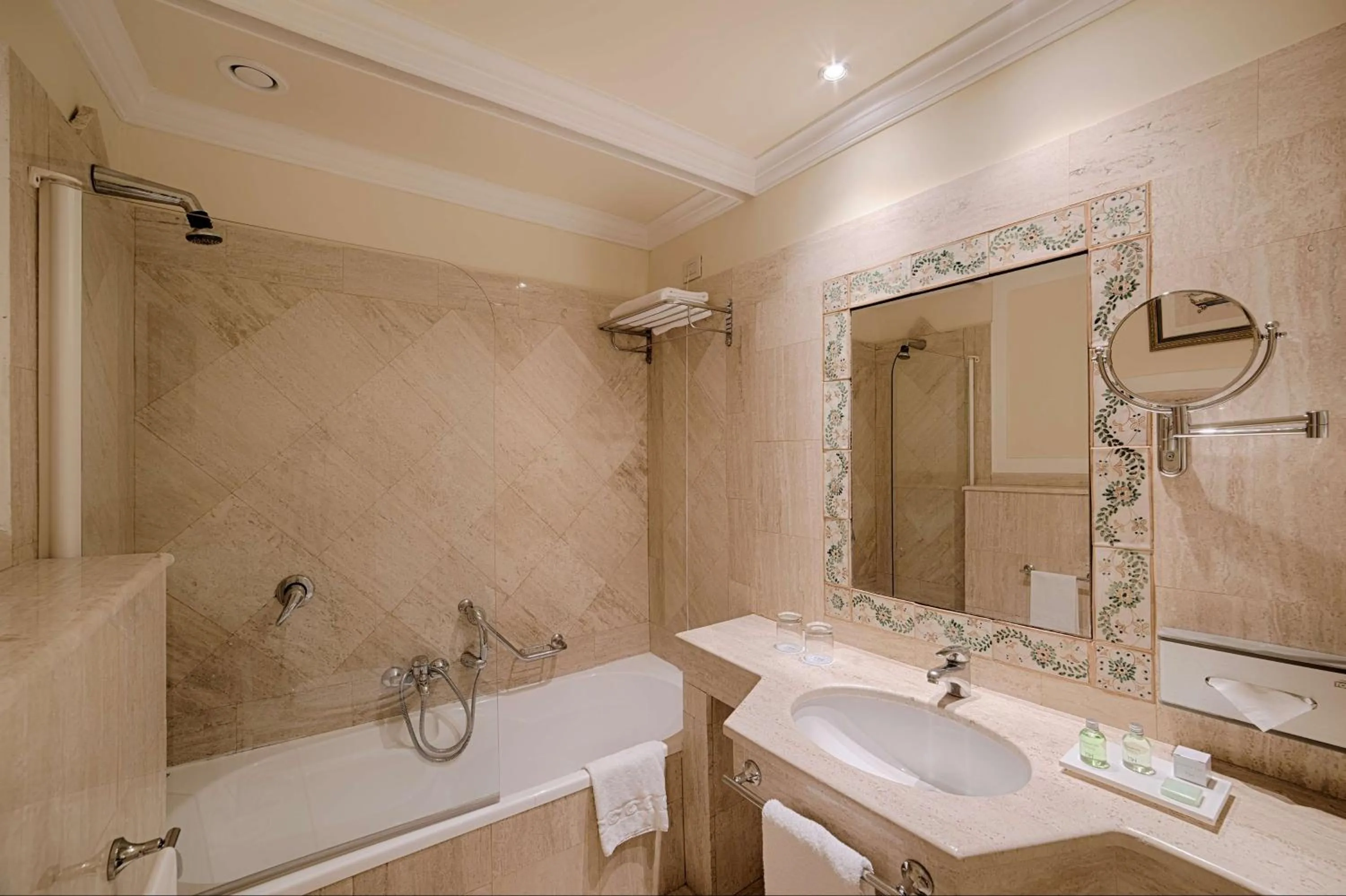 Shower in NH Caltagirone Villa San Mauro