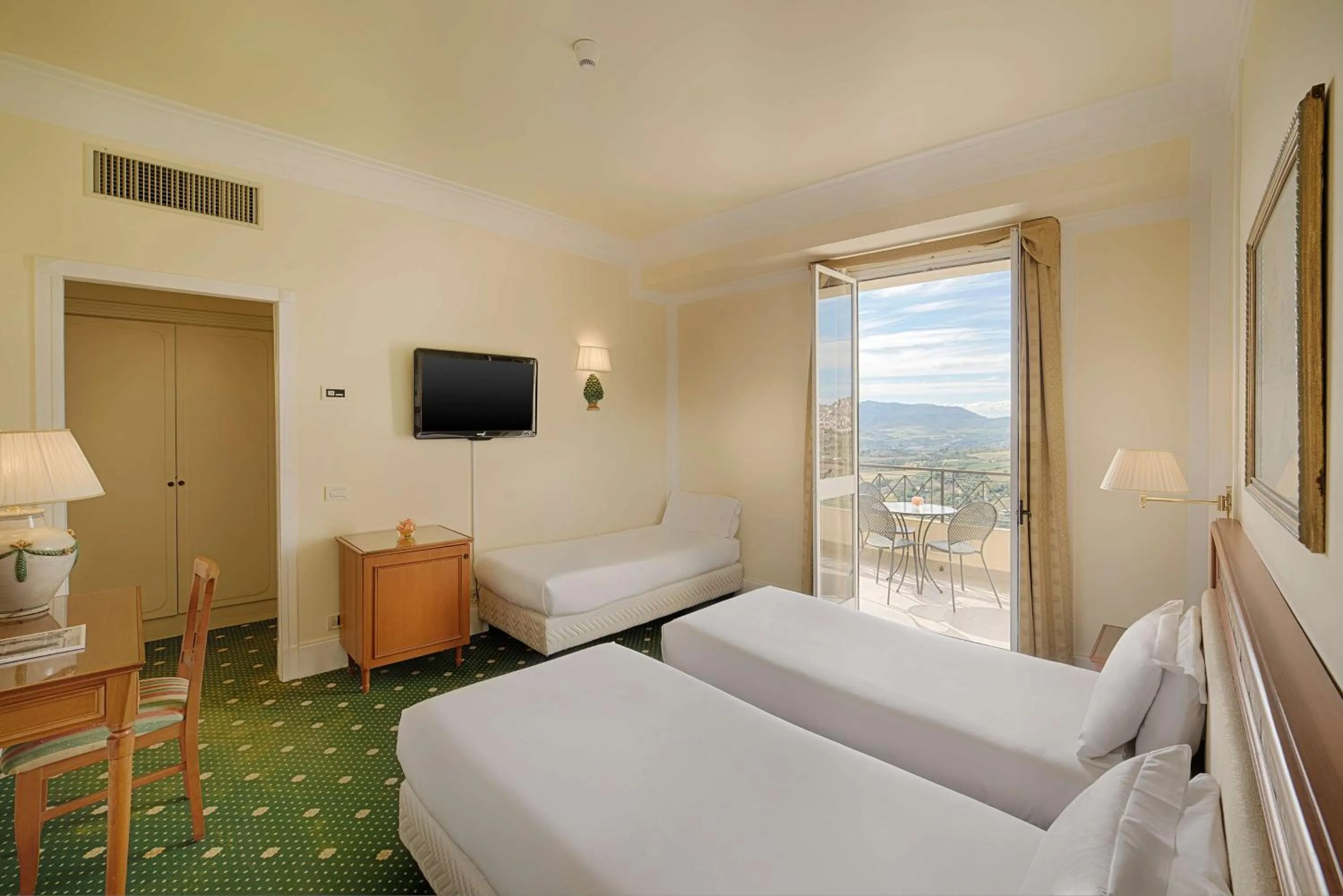 Photo of the whole room, Bed in NH Caltagirone Villa San Mauro