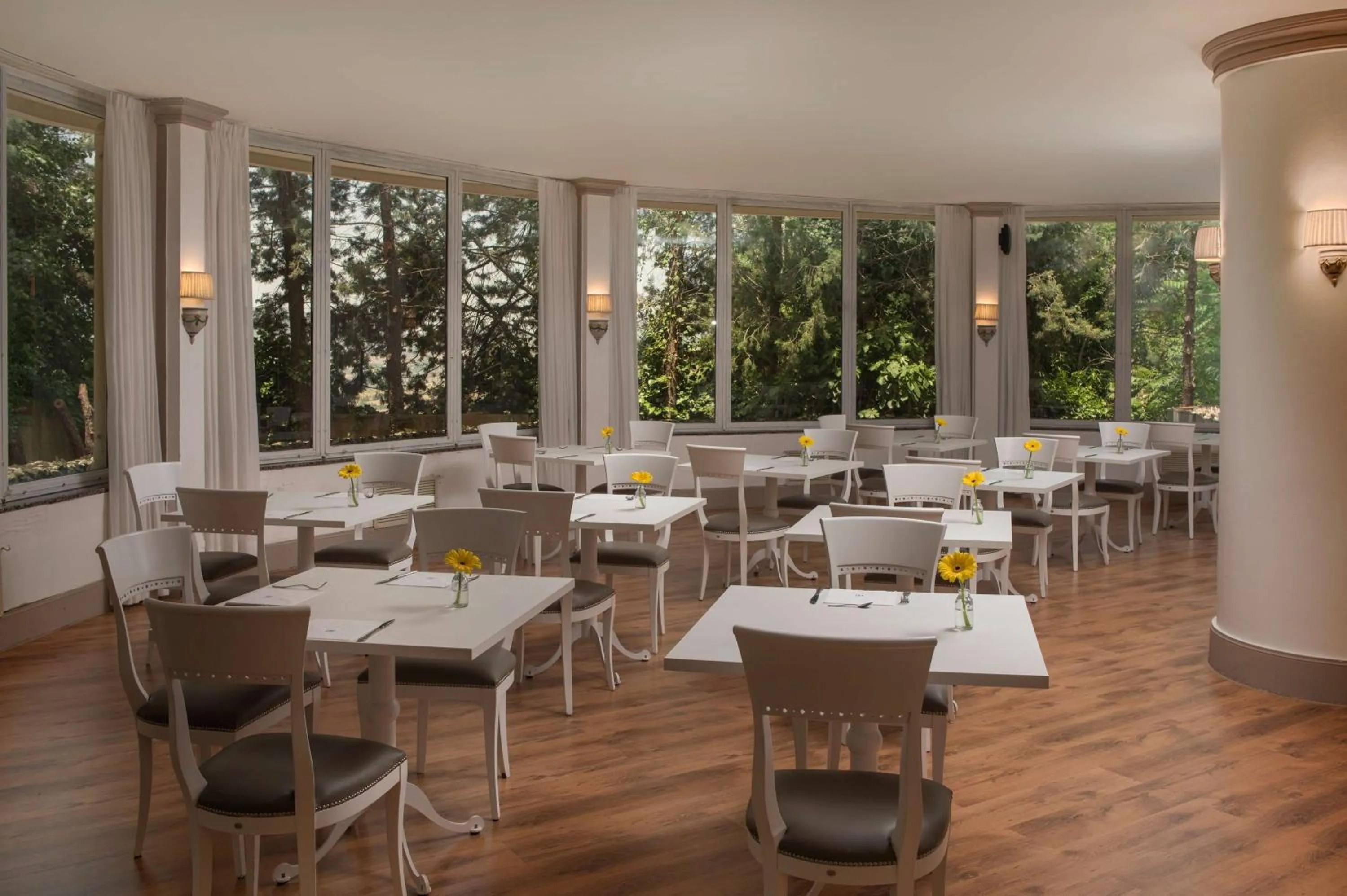 Restaurant/places to eat in NH Caltagirone Villa San Mauro