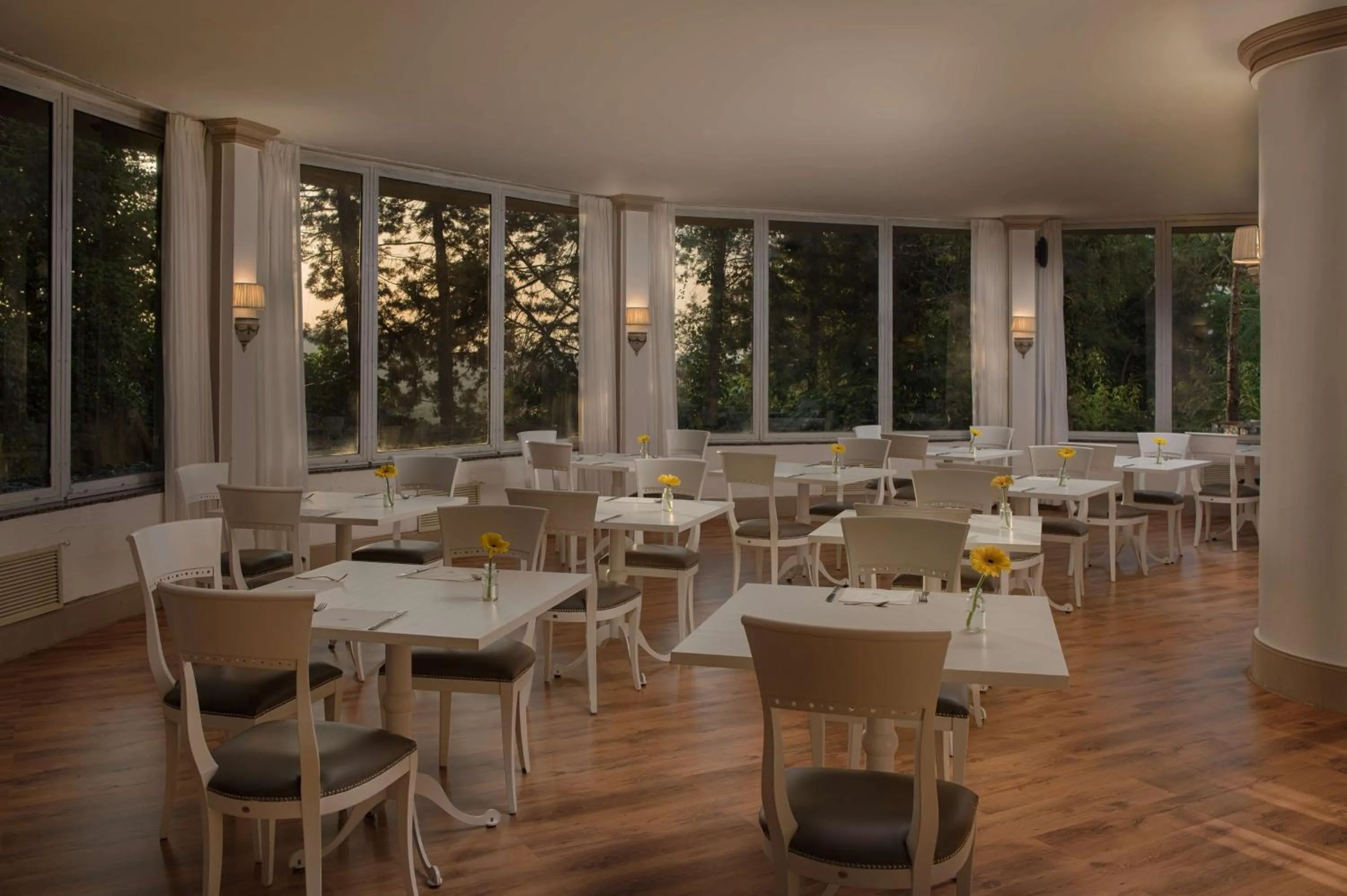 Restaurant/places to eat in NH Caltagirone Villa San Mauro