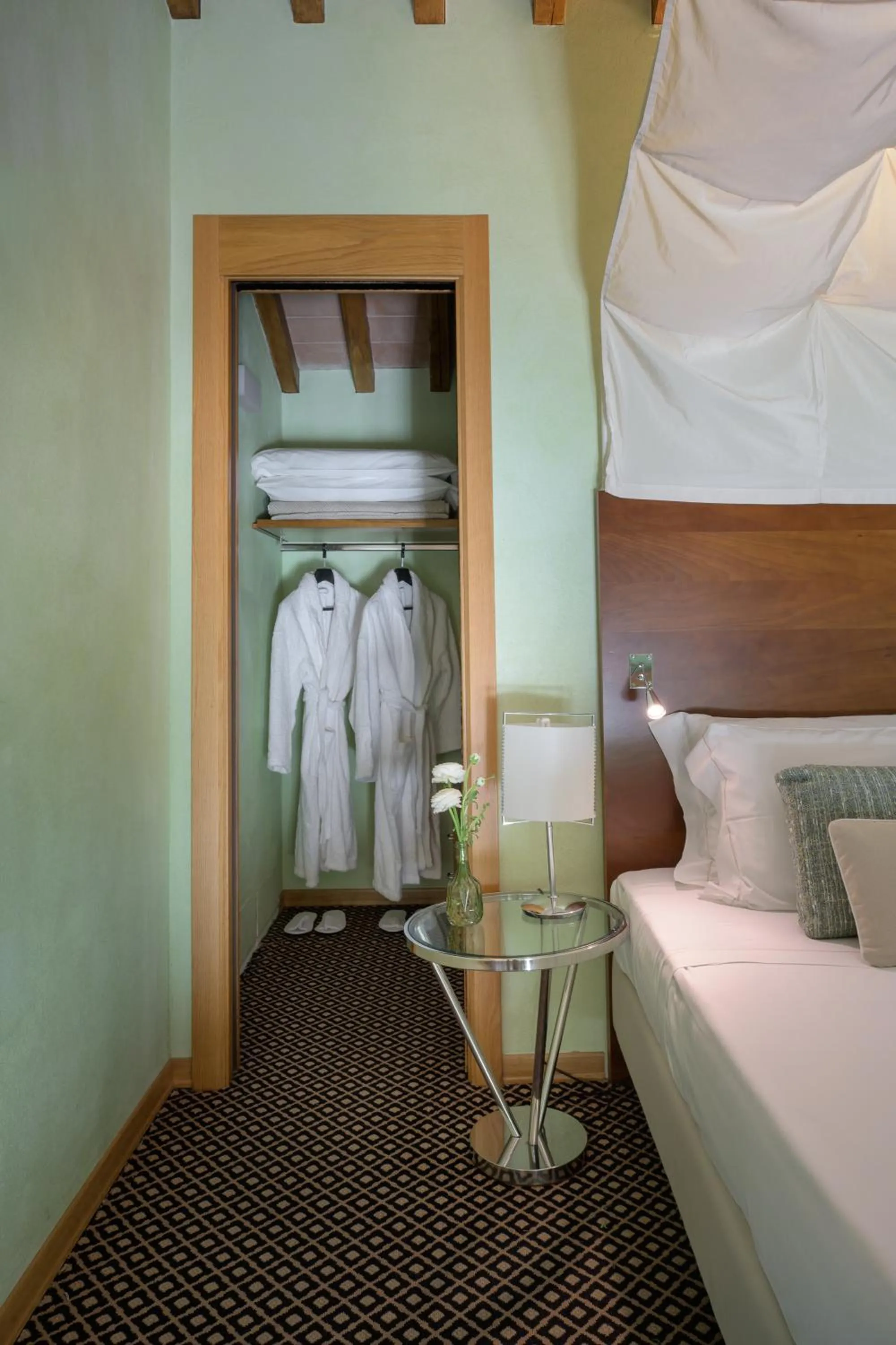 towels, Bed in Hotel Ilaria