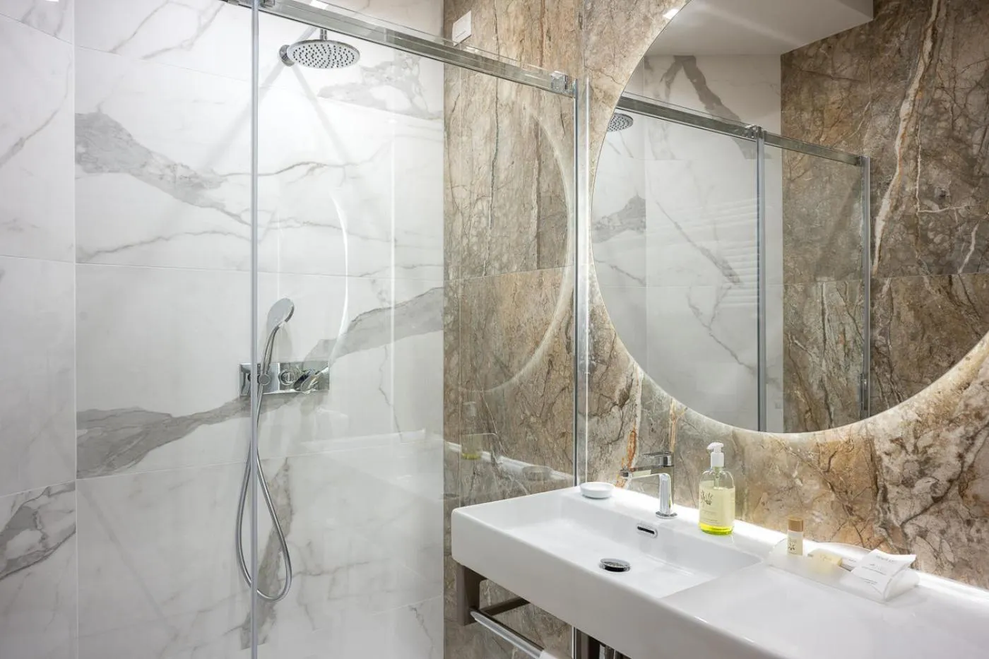 Shower in Hotel Ilaria