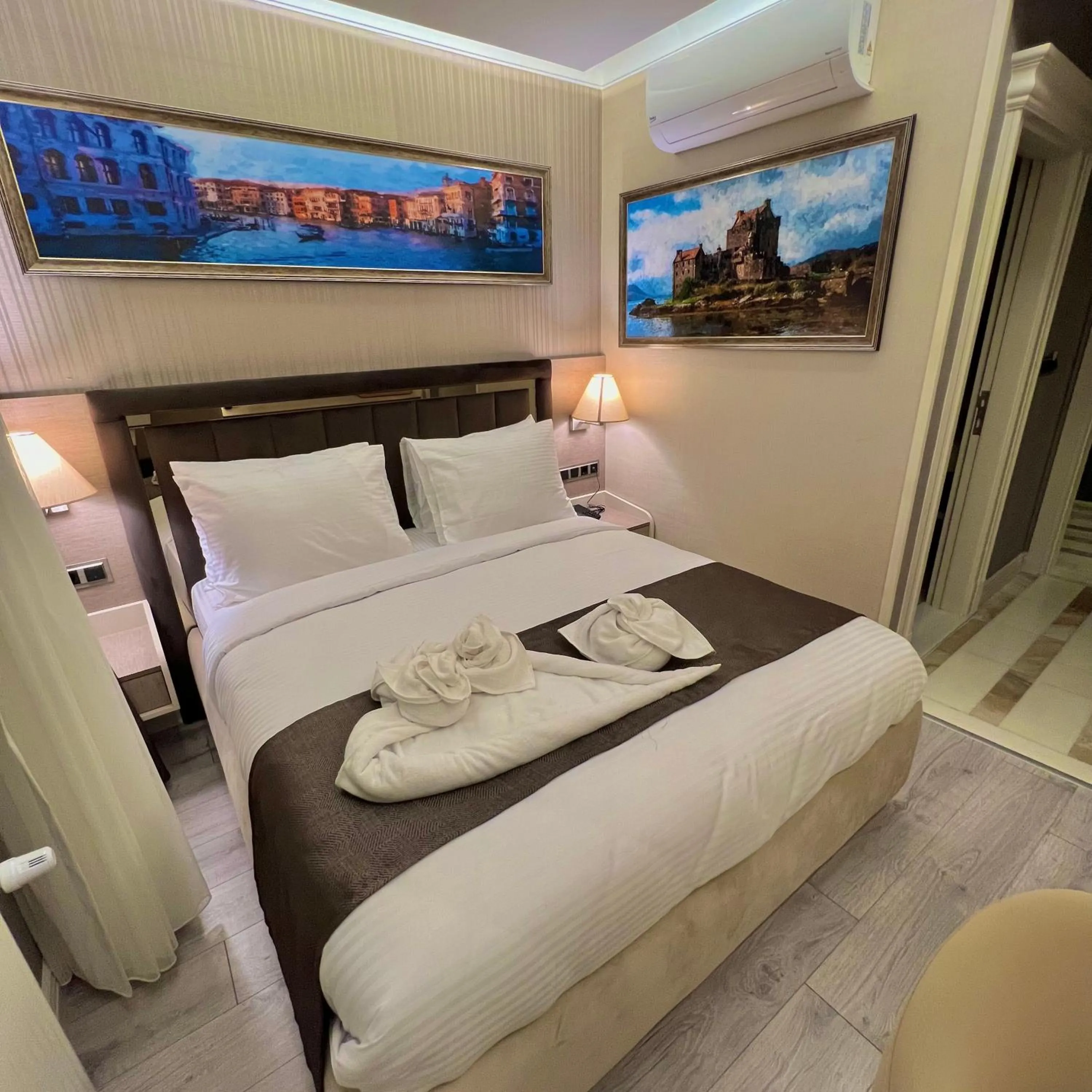 Bed in MQ Hotel Suites & SPA