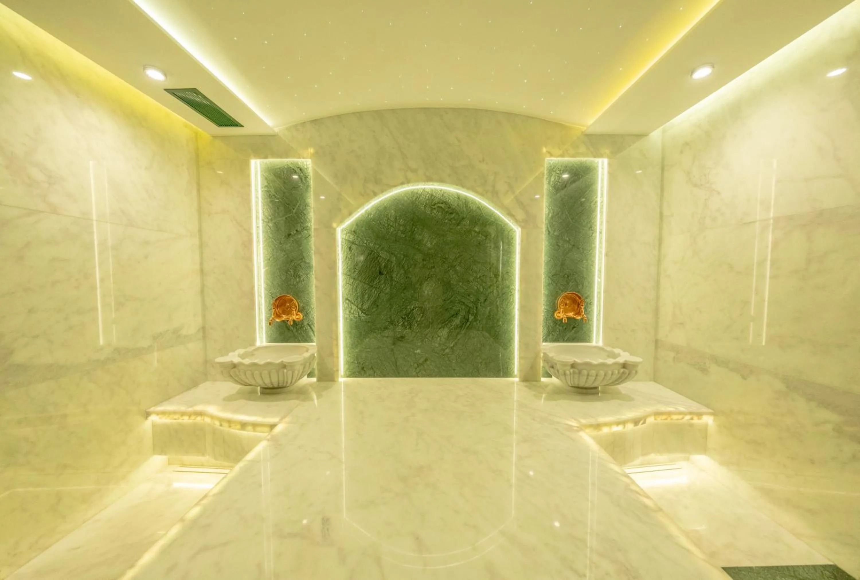 MQ Hotel Suites & SPA