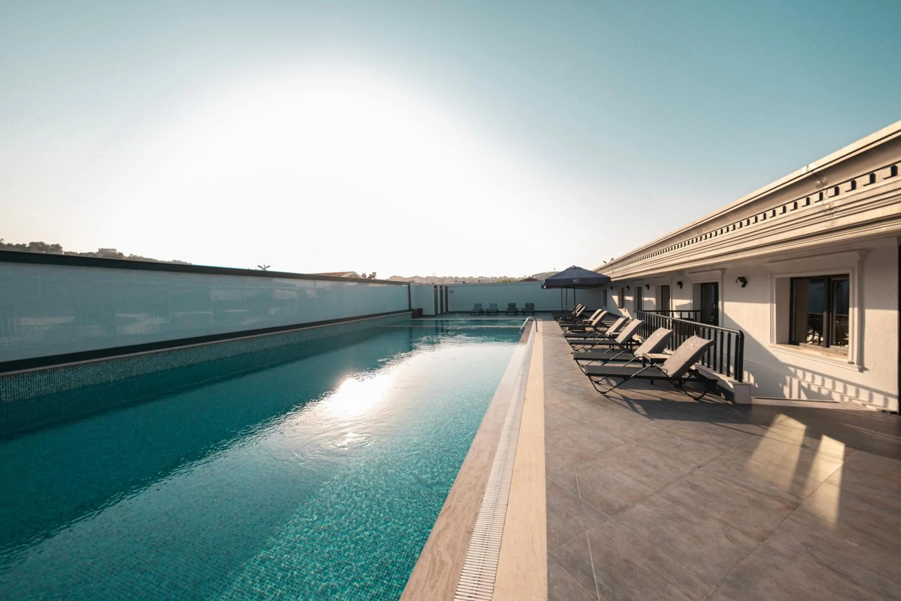 MQ Hotel Suites & SPA