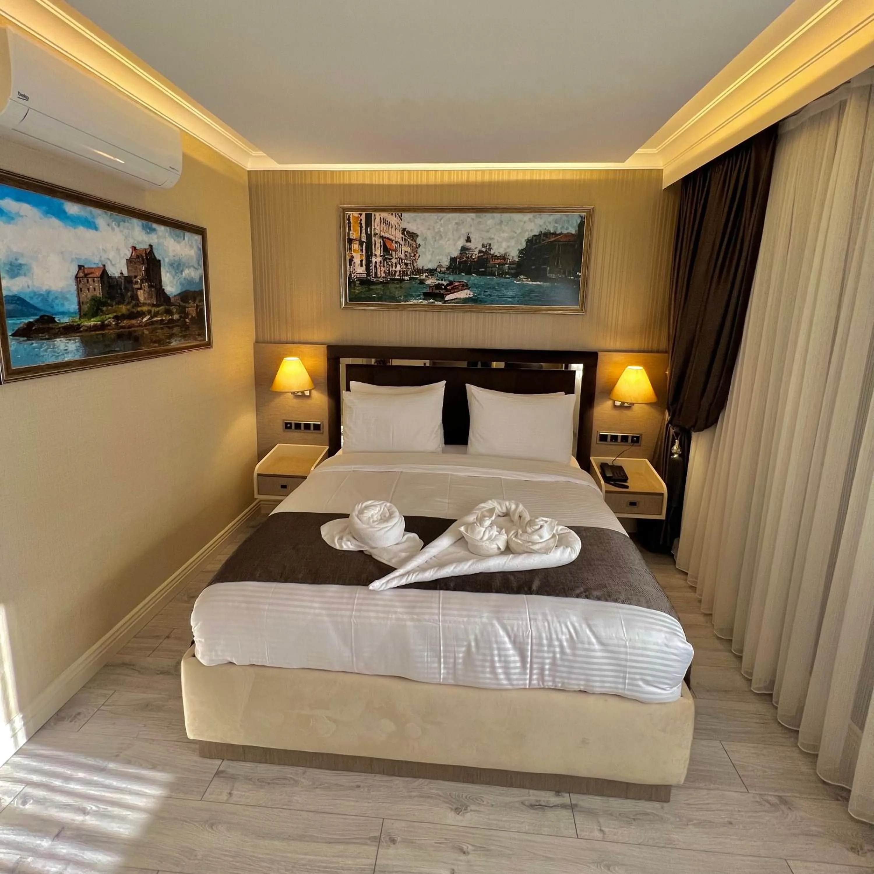 Bed in MQ Hotel Suites & SPA