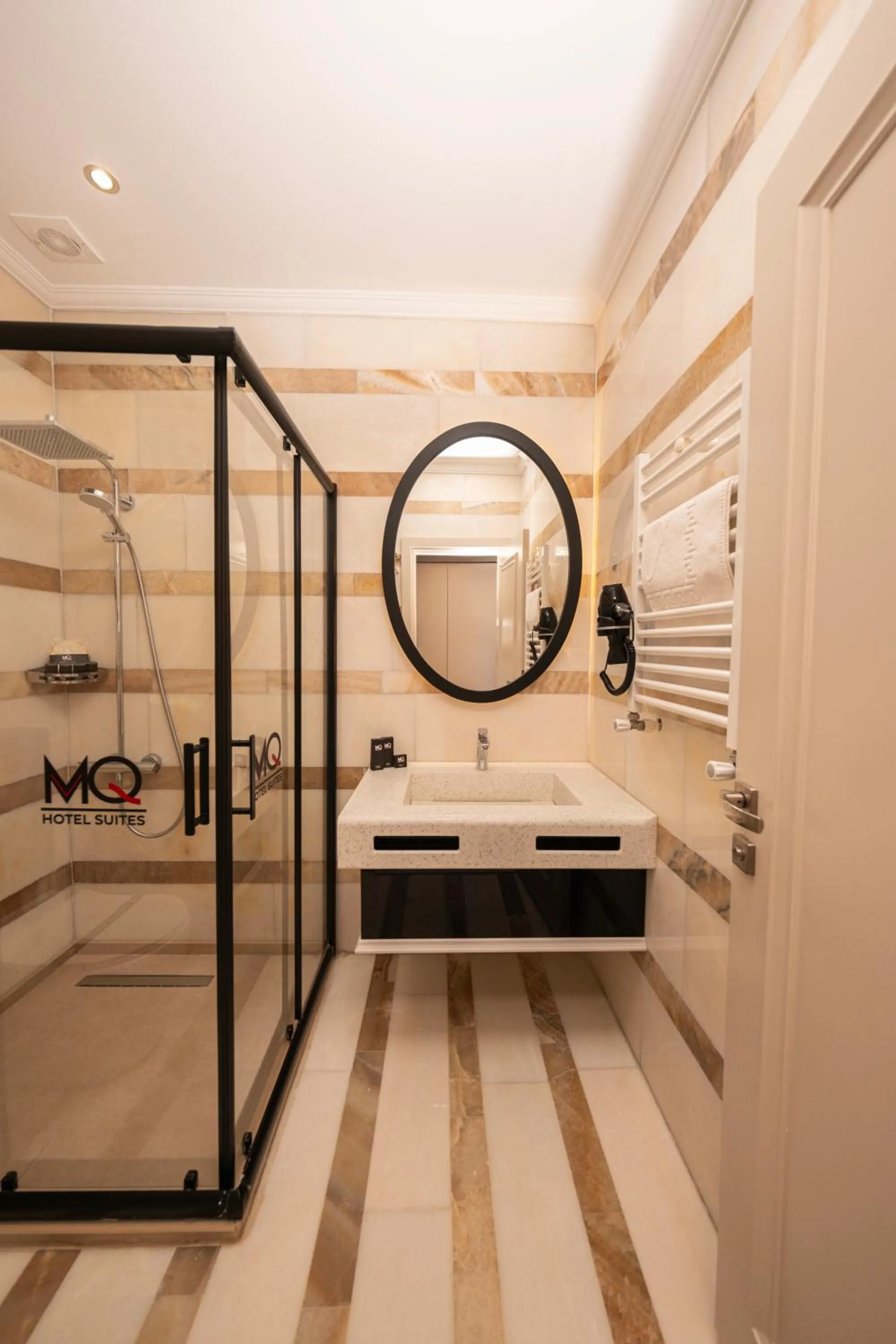 MQ Hotel Suites & SPA