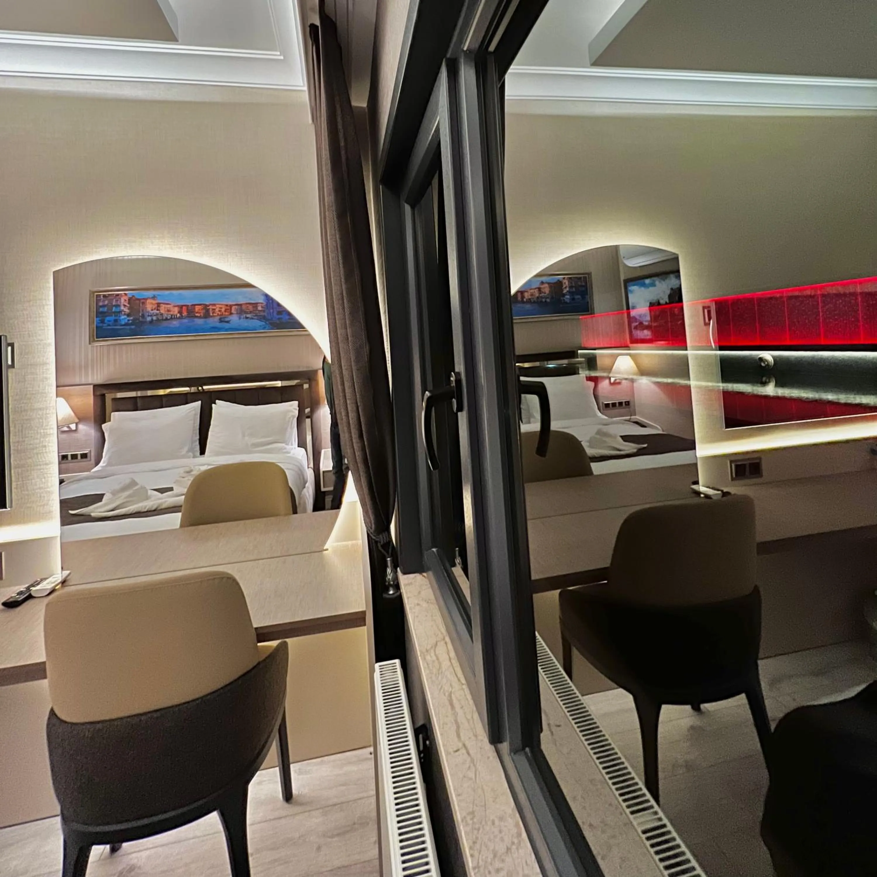 hair dresser, Bed in MQ Hotel Suites & SPA