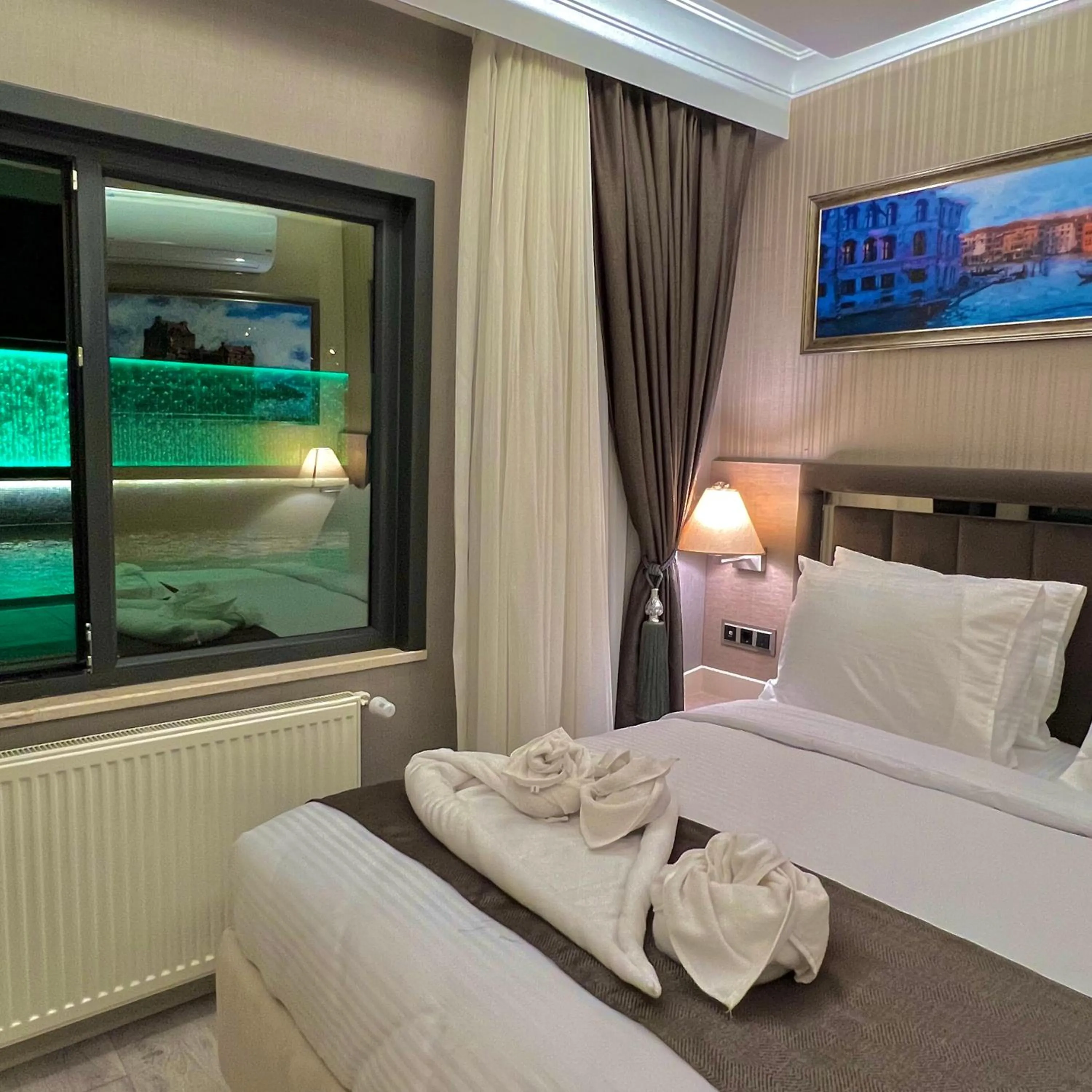 Pool view, Bed in MQ Hotel Suites & SPA