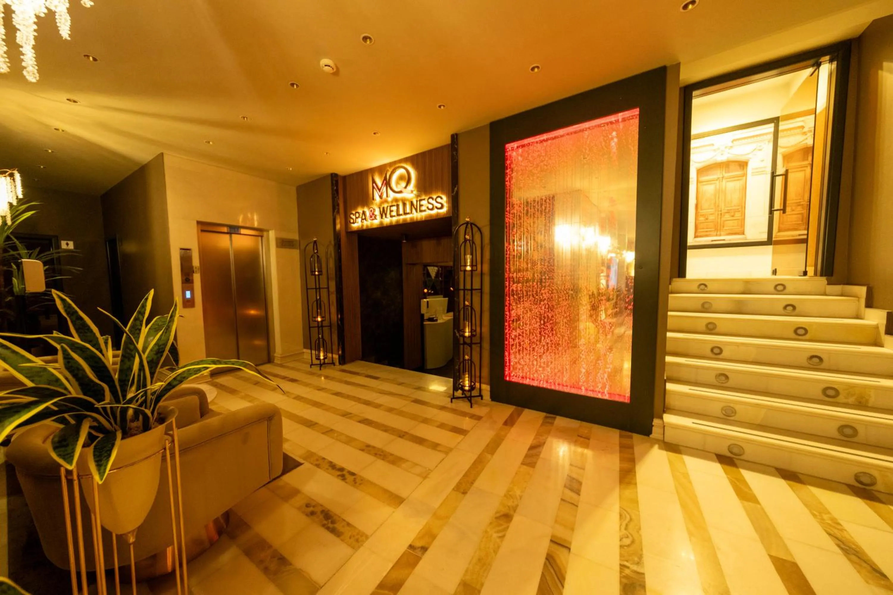 MQ Hotel Suites & SPA