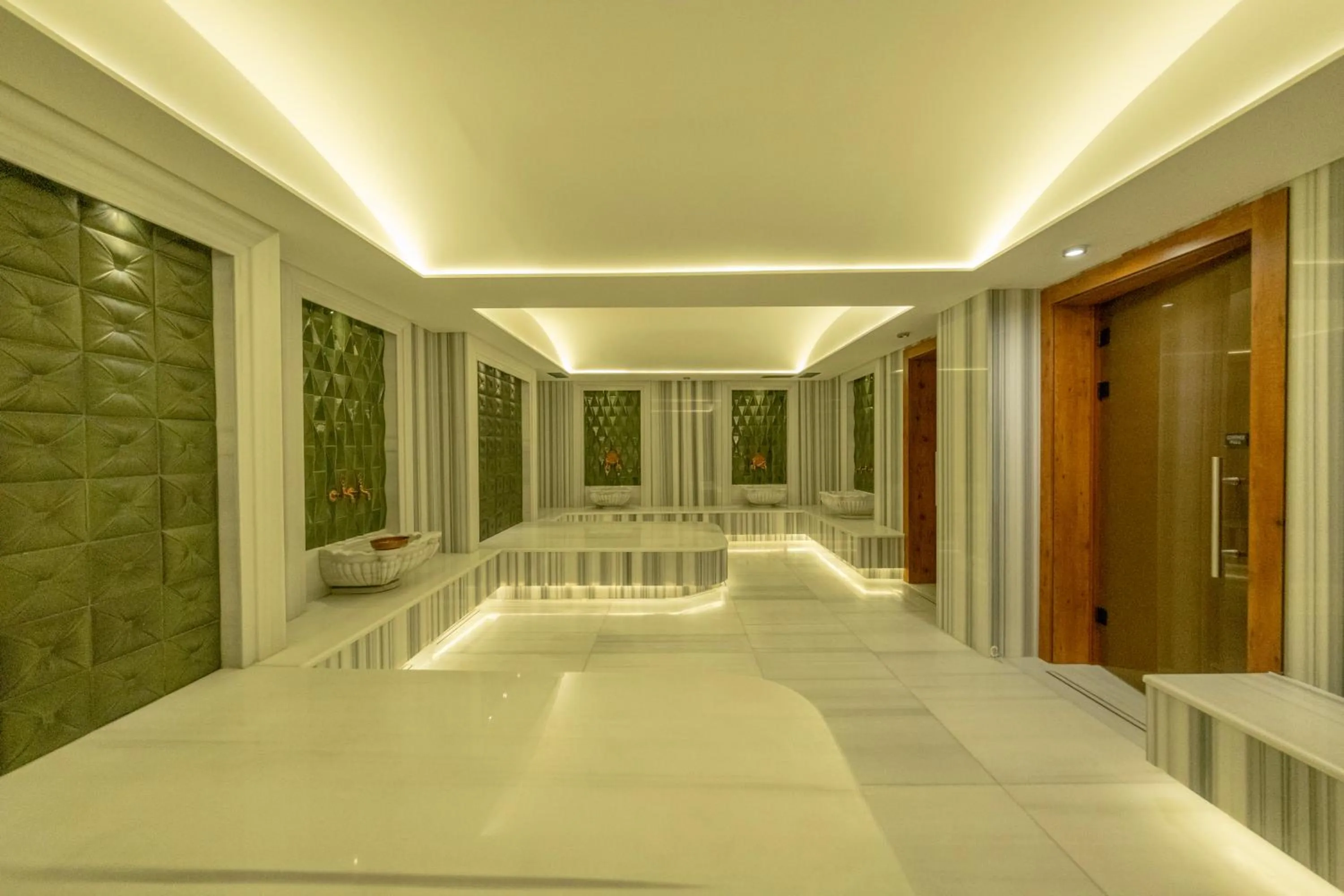 MQ Hotel Suites & SPA