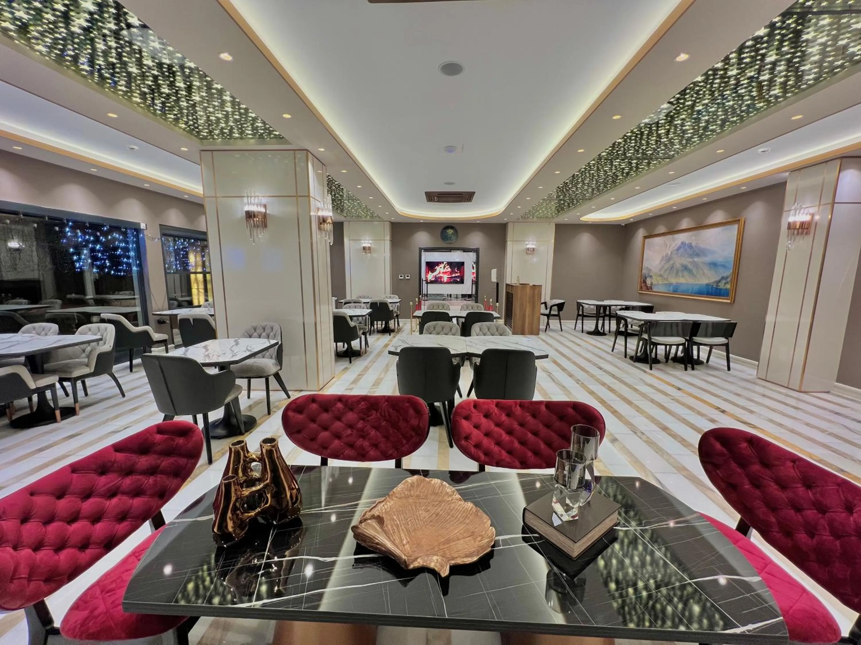 Restaurant/places to eat in MQ Hotel Suites & SPA